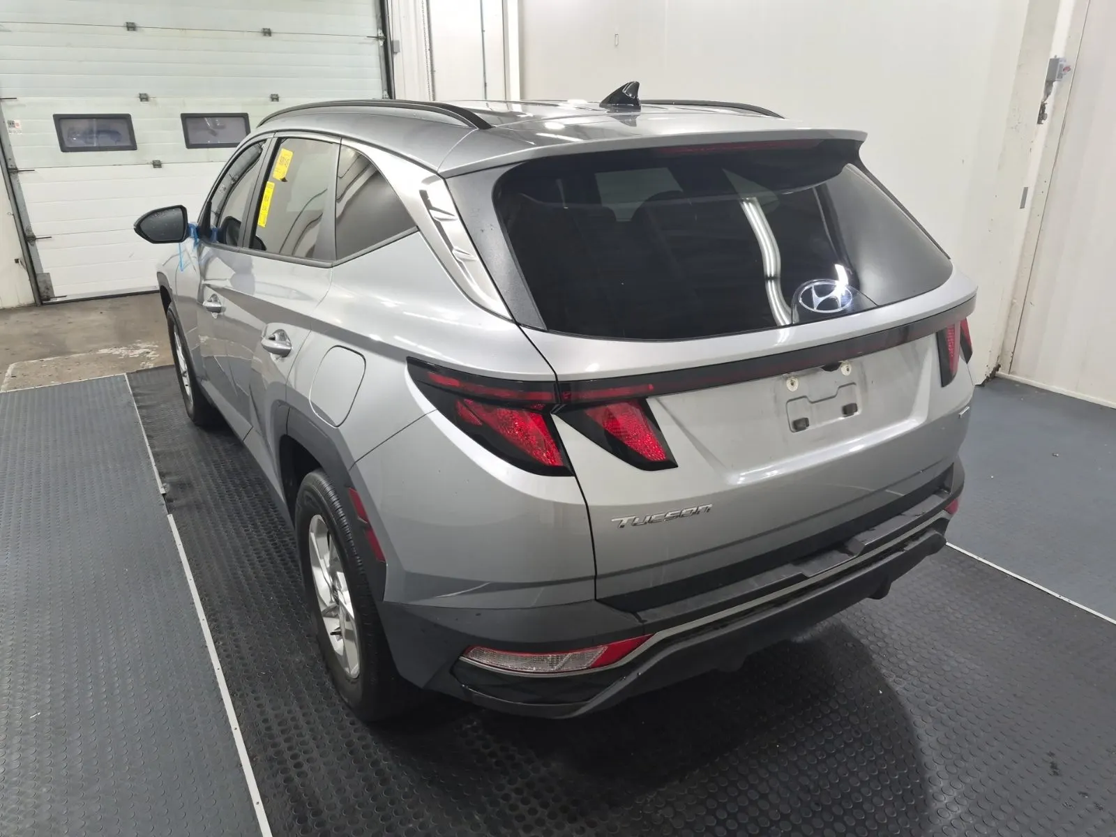 Driver Rear 3/4 Photo