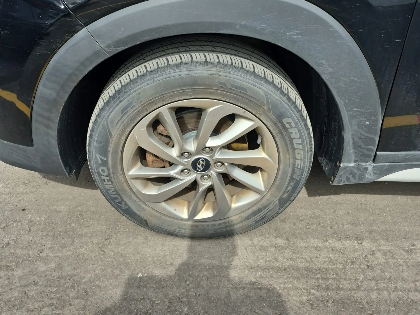 Front driver wheel/tire photo