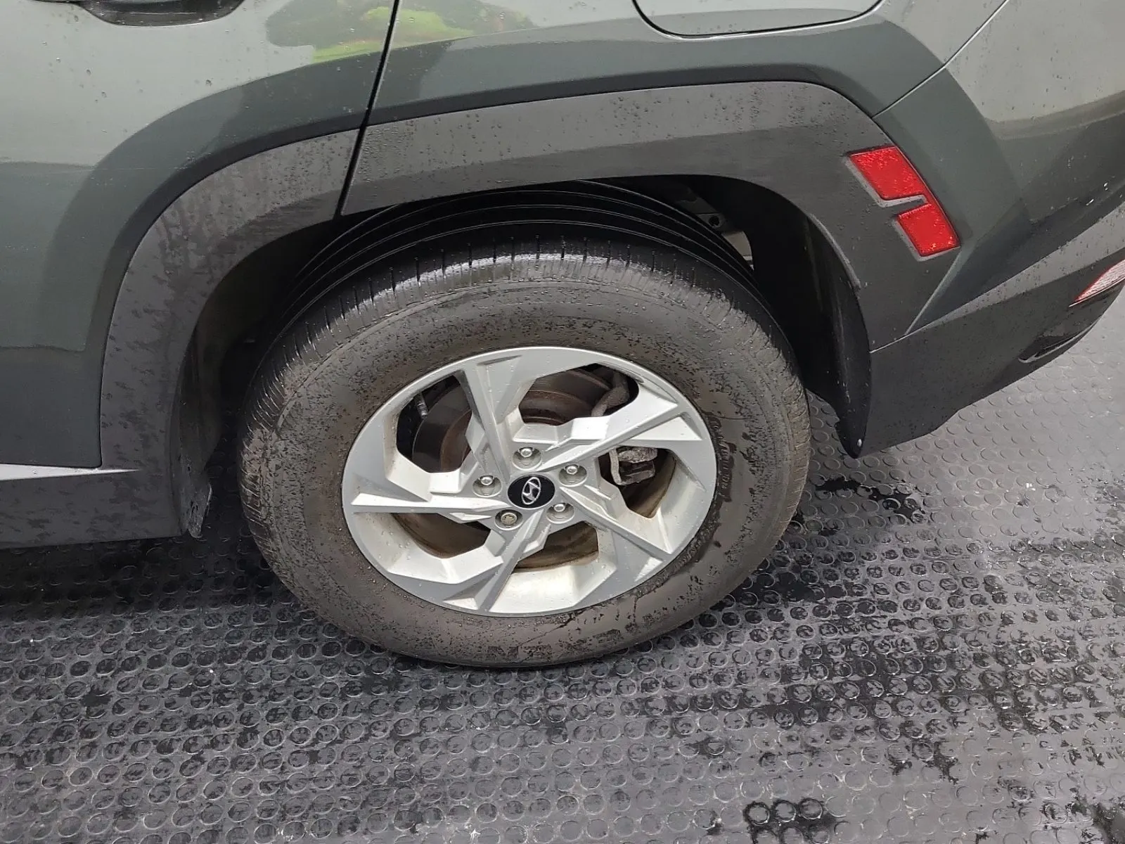 Left Rear Wheel/Tire Photo