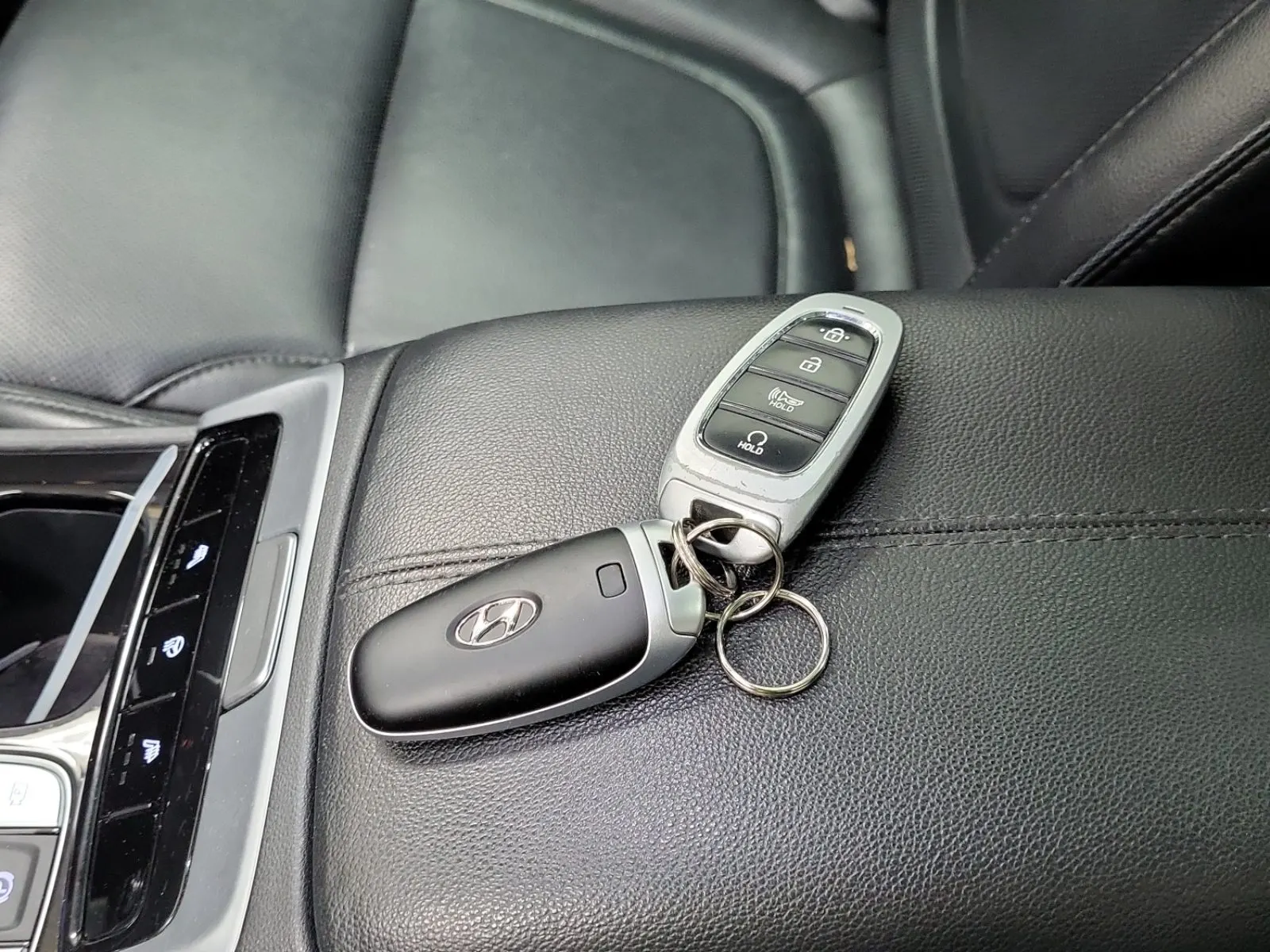 Keys/Fobs/Manual Photo