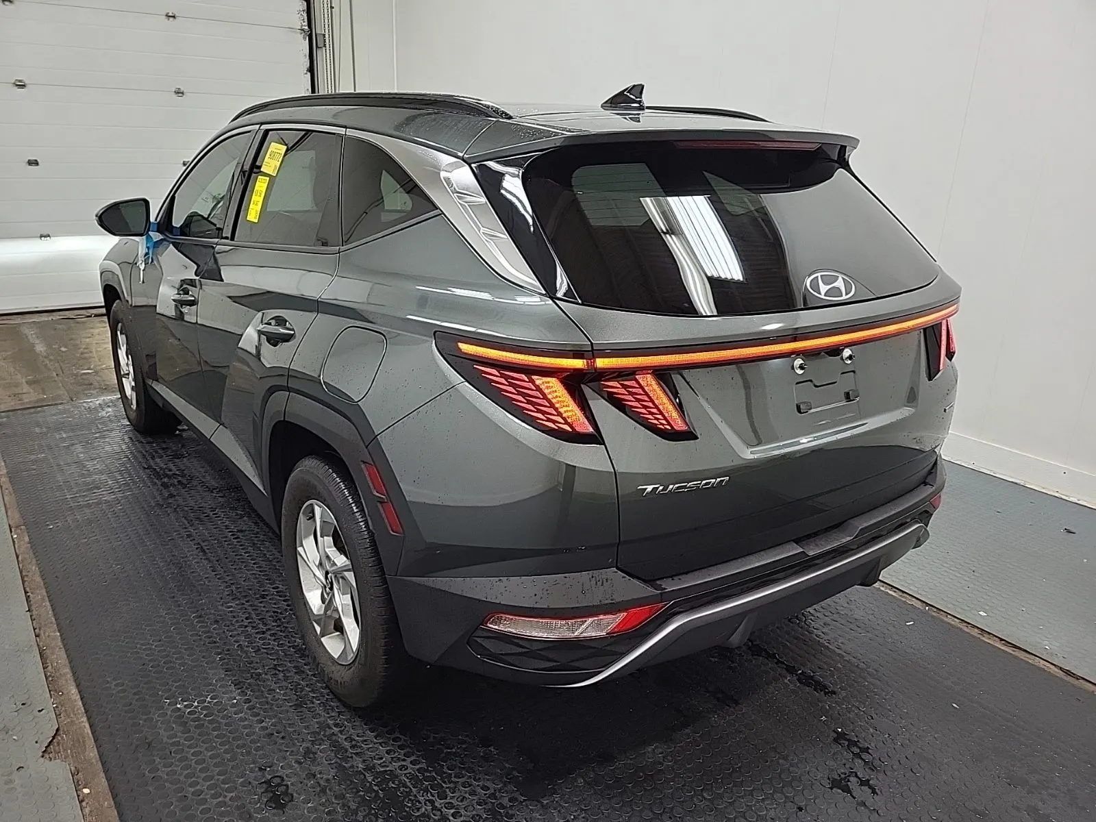 Driver Rear 3/4 Photo