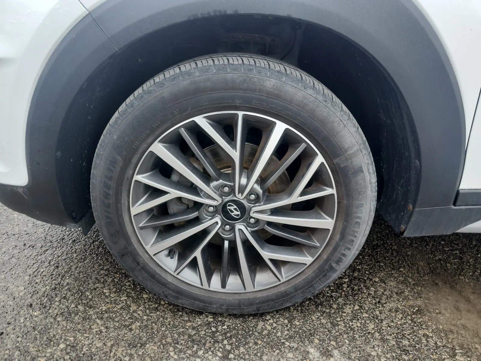 Front driver wheel/tire photo