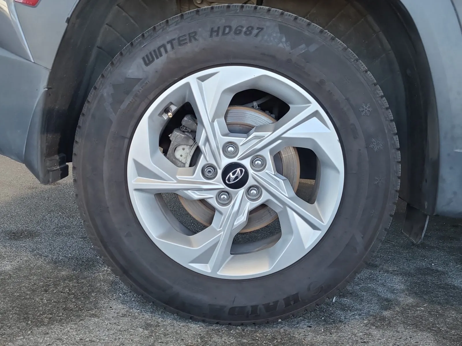 Right Rear Wheel/Tire Photo