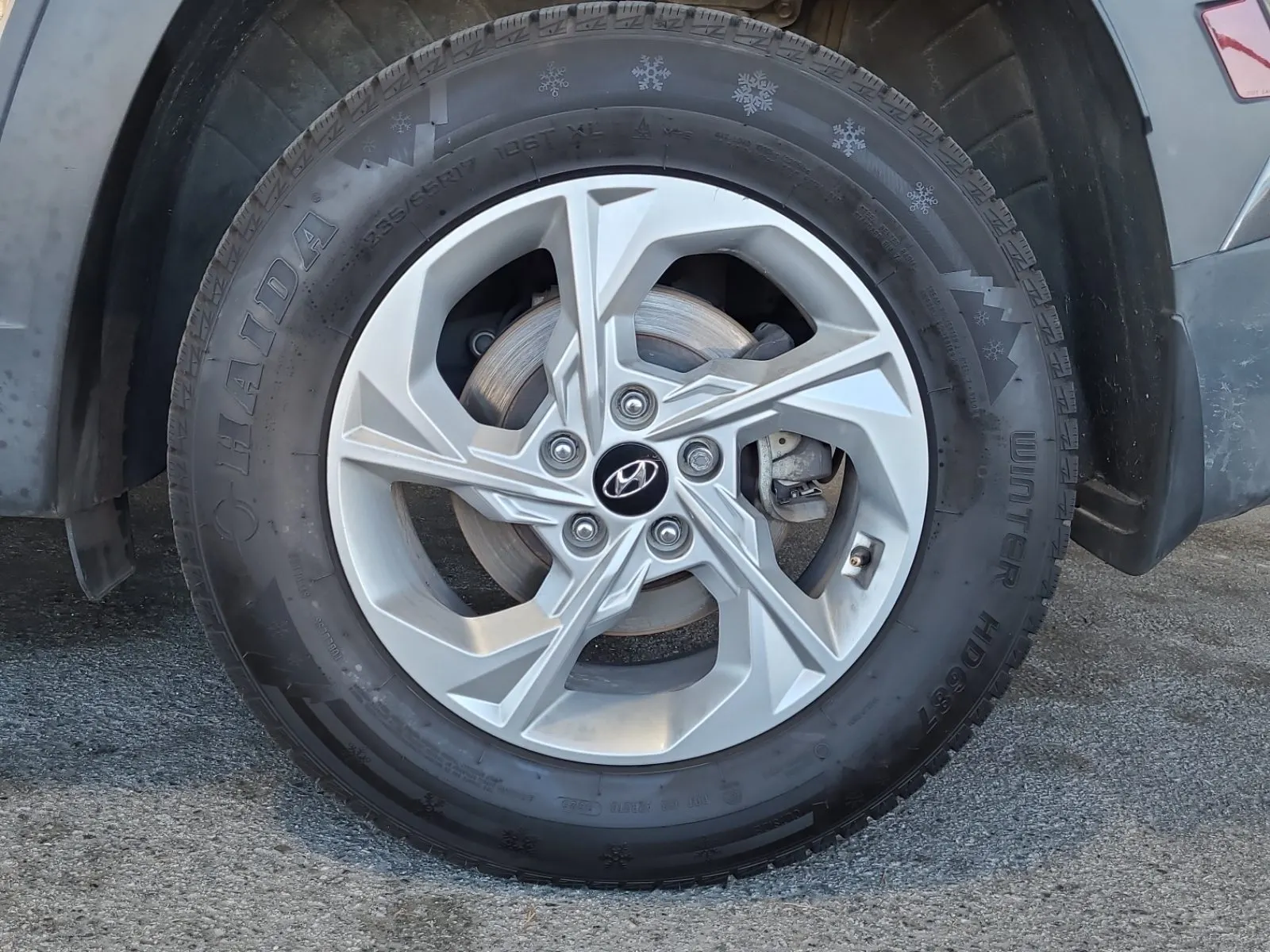 Left Rear Wheel/Tire Photo
