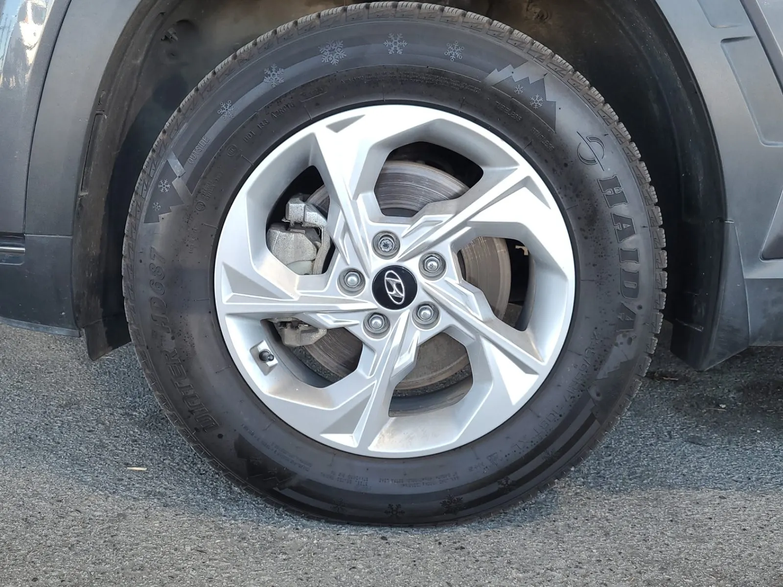 Front driver wheel/tire photo