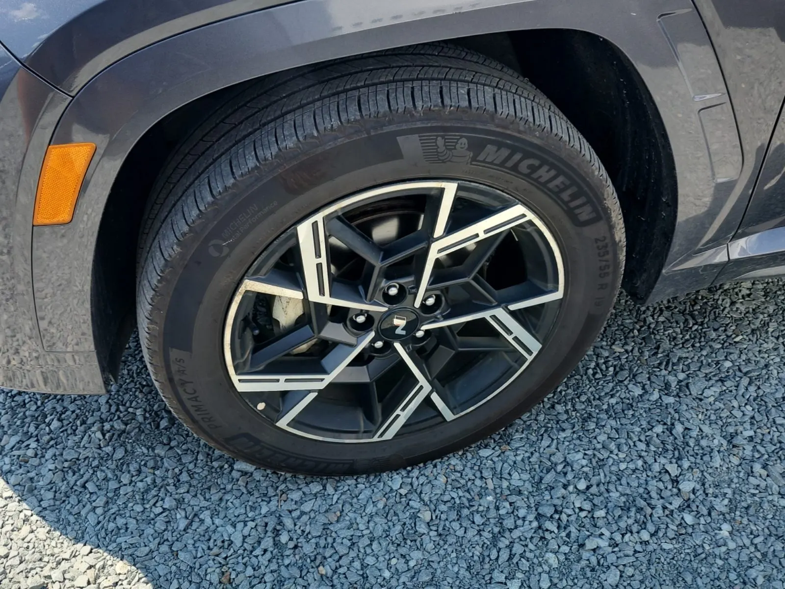 Front driver wheel/tire photo