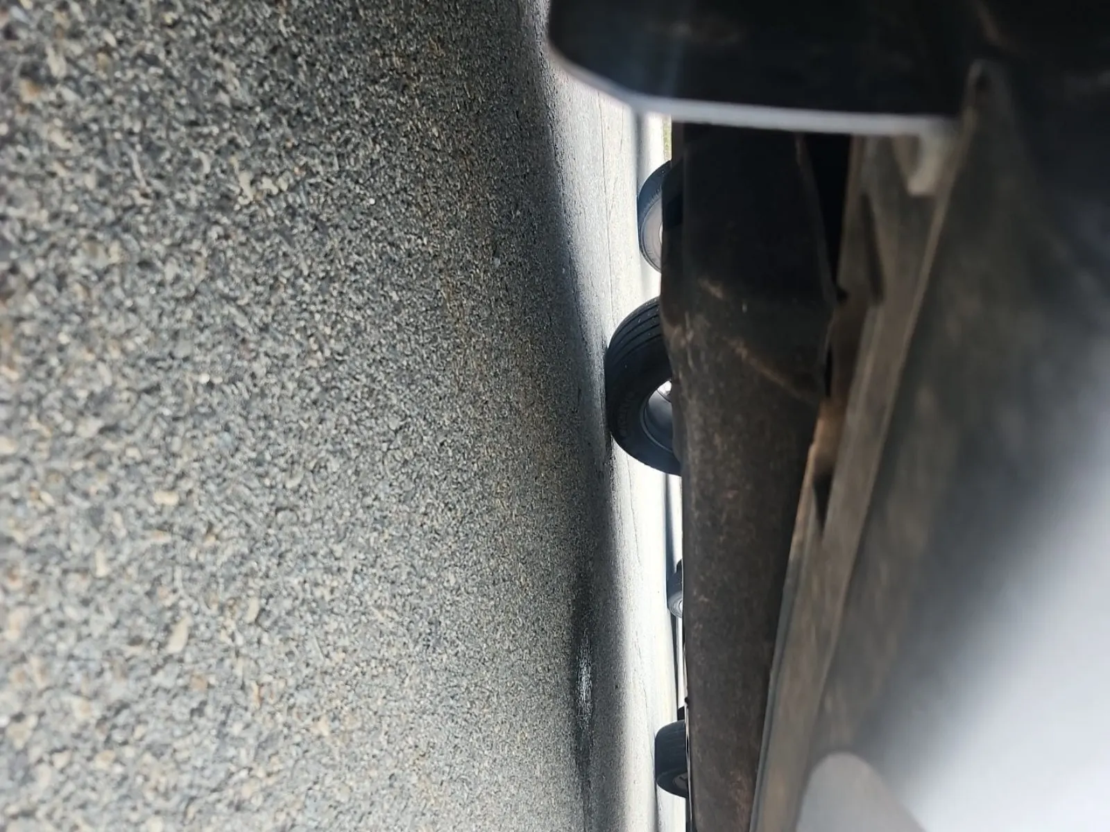 Undercarriage - Passenger Photo