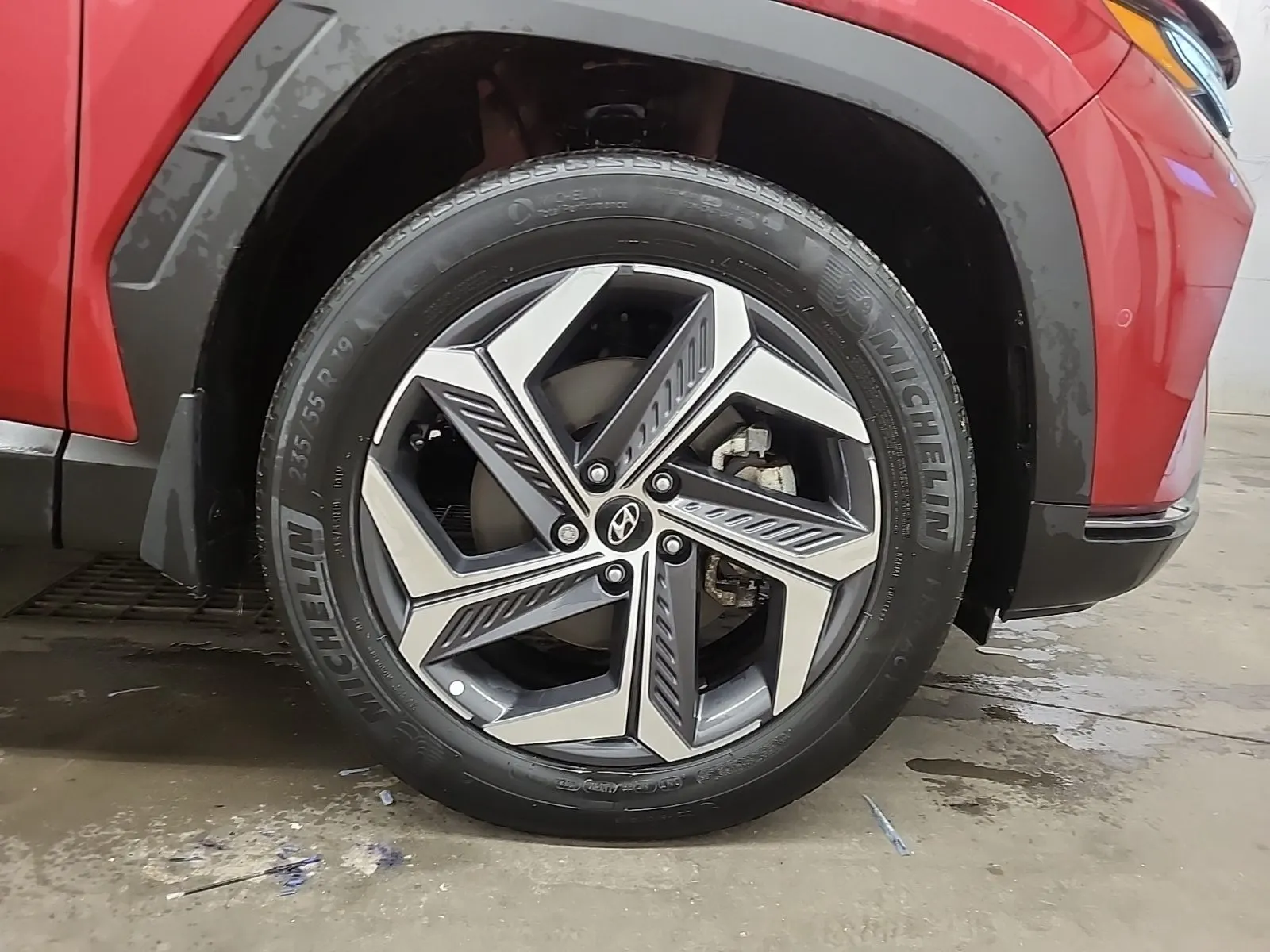 Right Front Wheel/Tire Photo