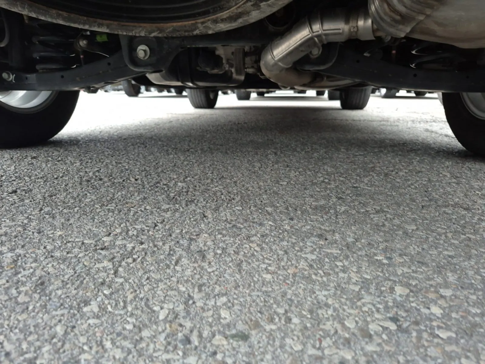 Undercarriage - Rear Photo