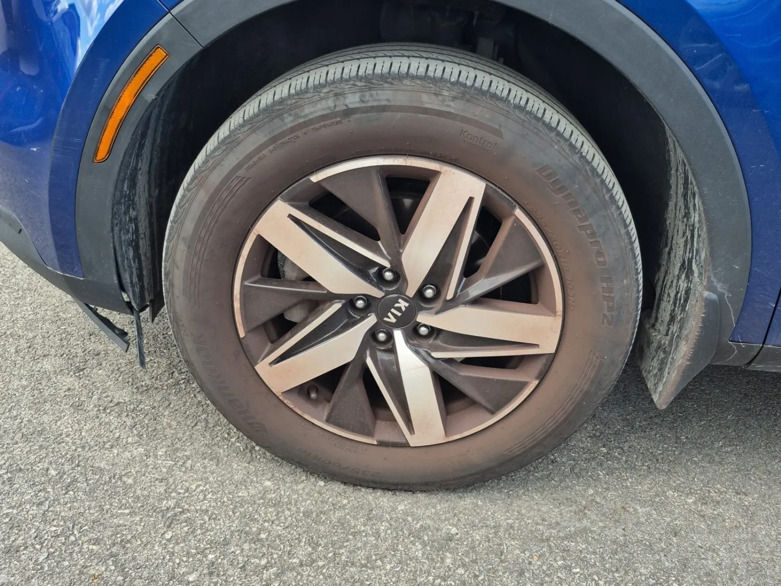 Front driver wheel/tire photo