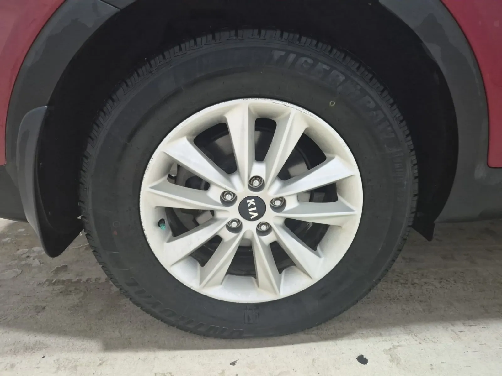 Right Rear Wheel/Tire Photo