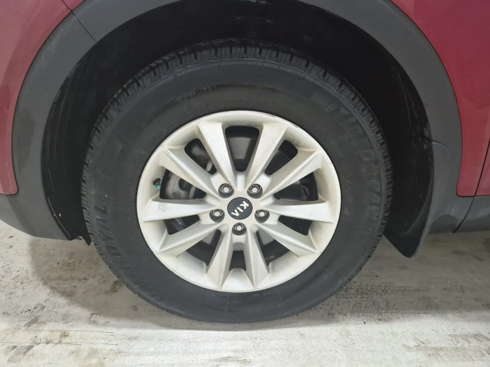 Front driver wheel/tire photo