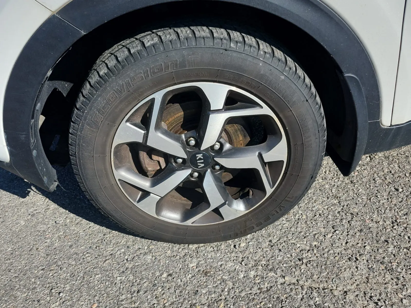 Front driver wheel/tire photo