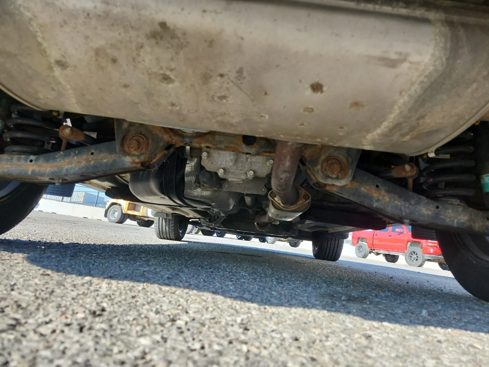 Undercarriage - Rear Photo