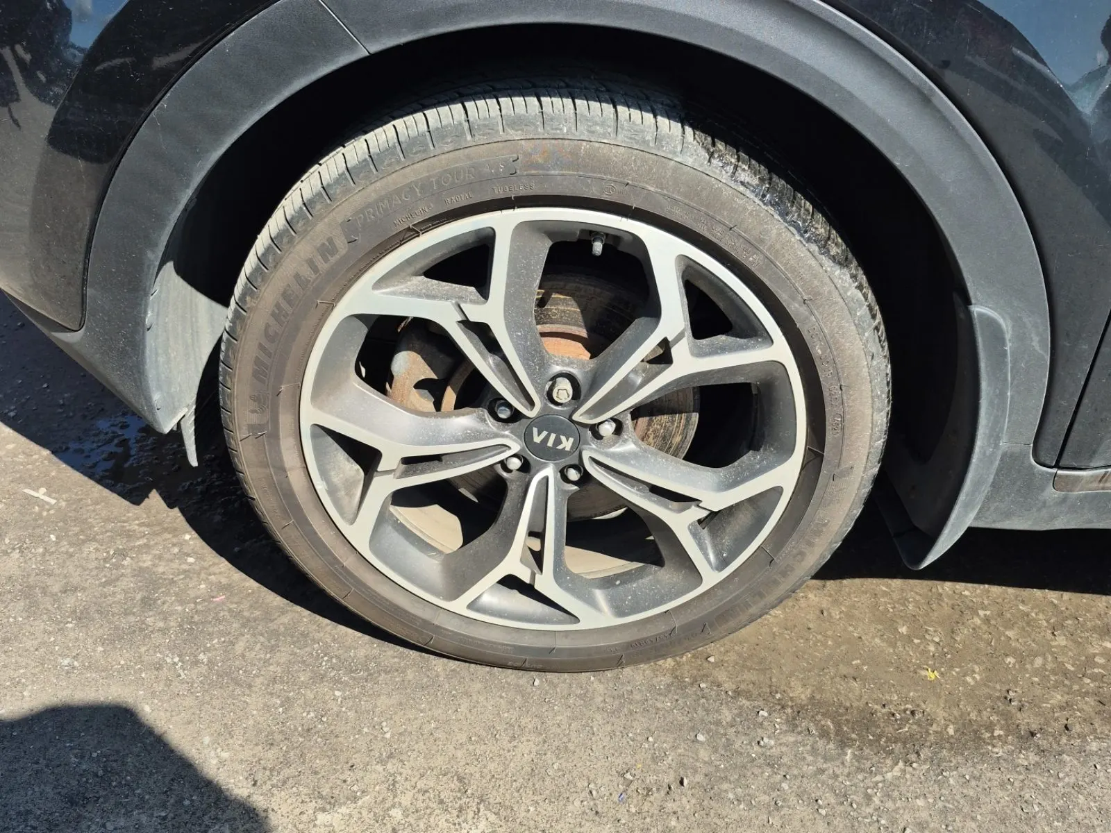 Front driver wheel/tire photo