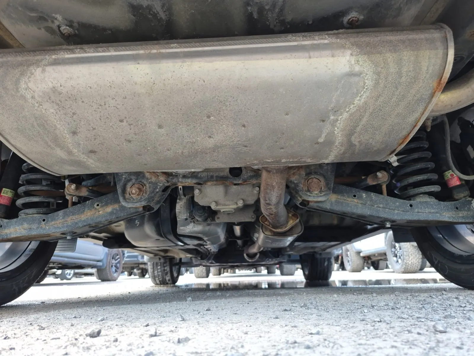 Undercarriage - Rear Photo