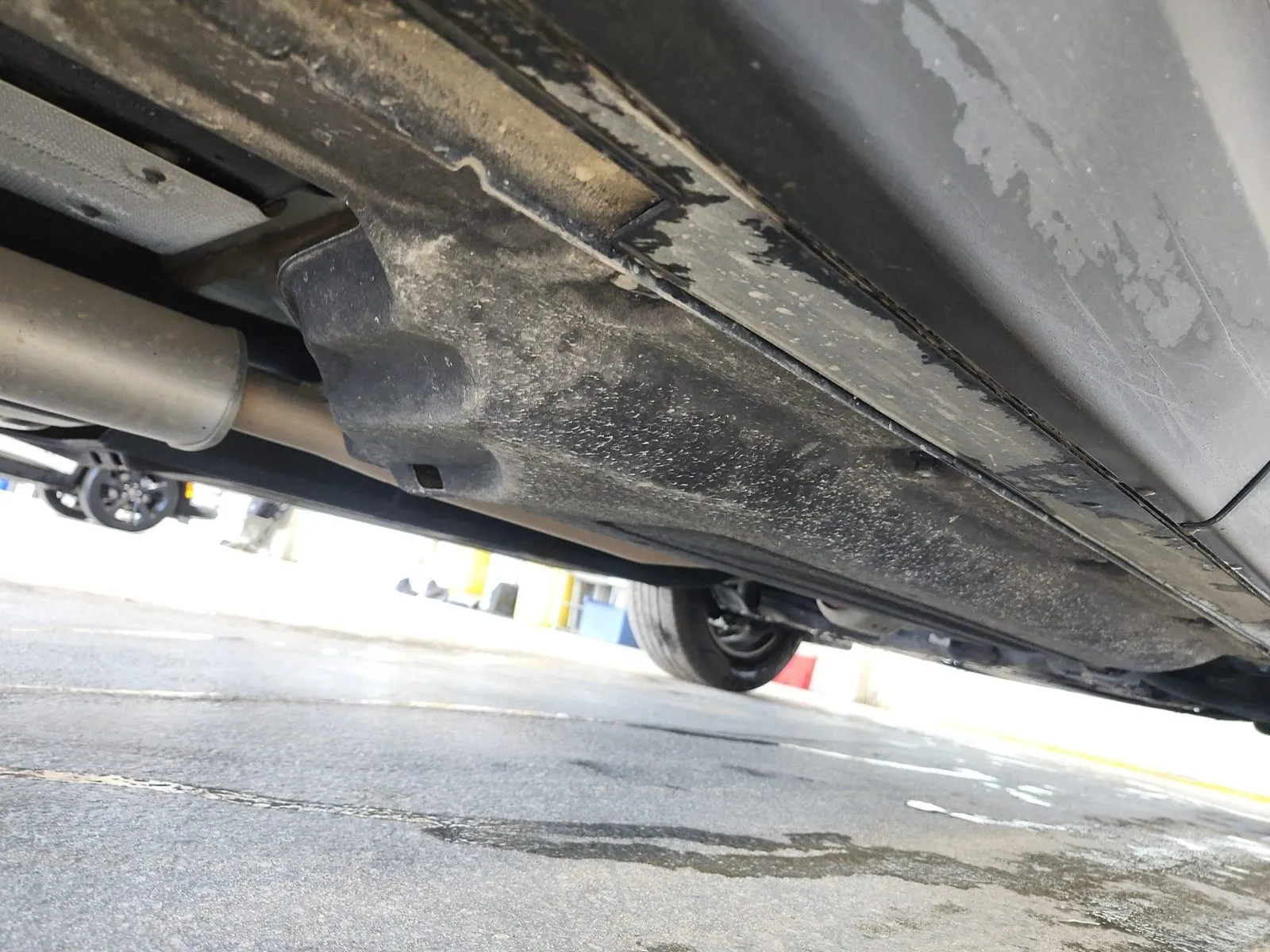 Undercarriage - Passenger Photo