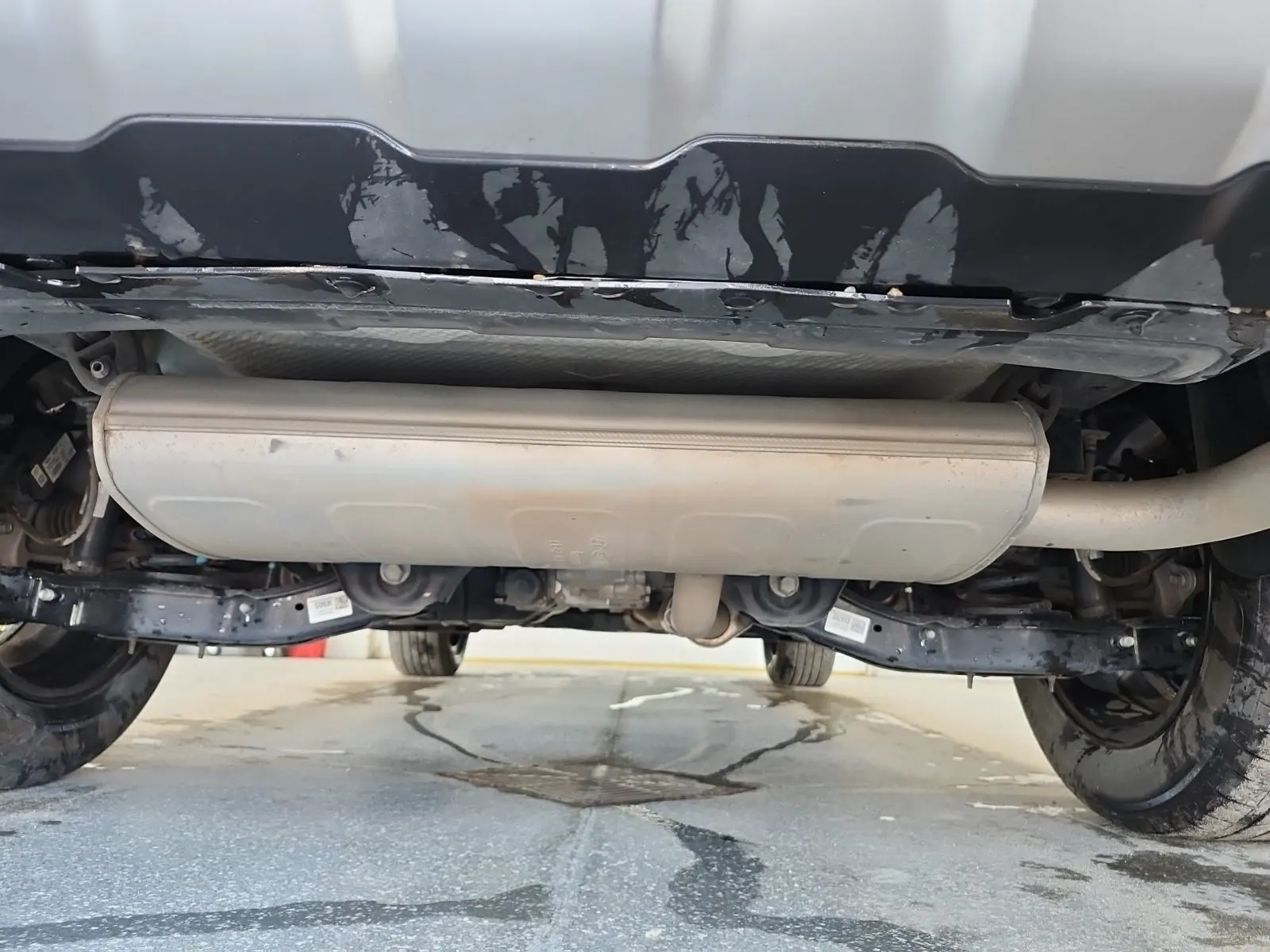 Undercarriage - Rear Photo