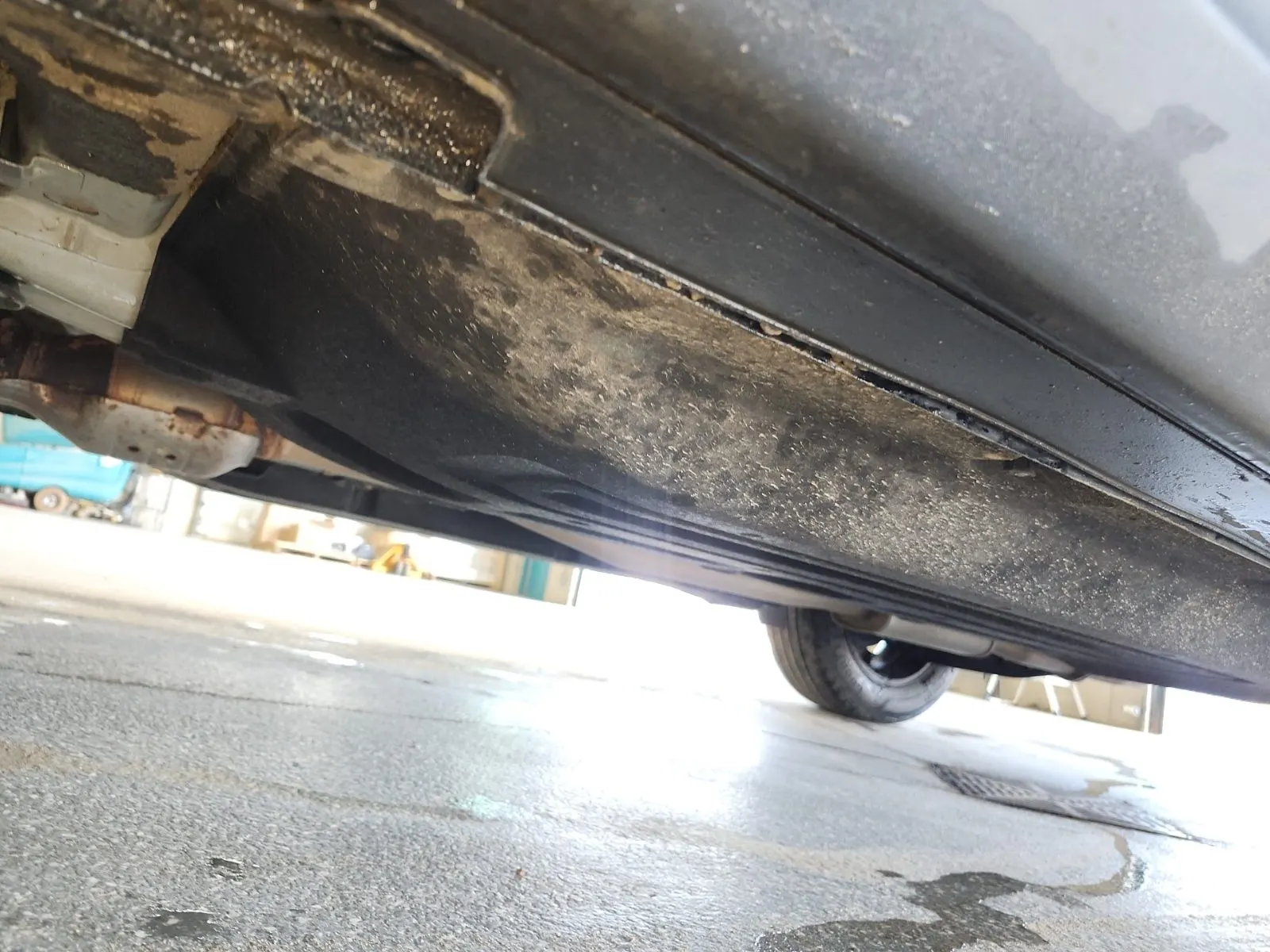 Undercarriage - Driver Photo
