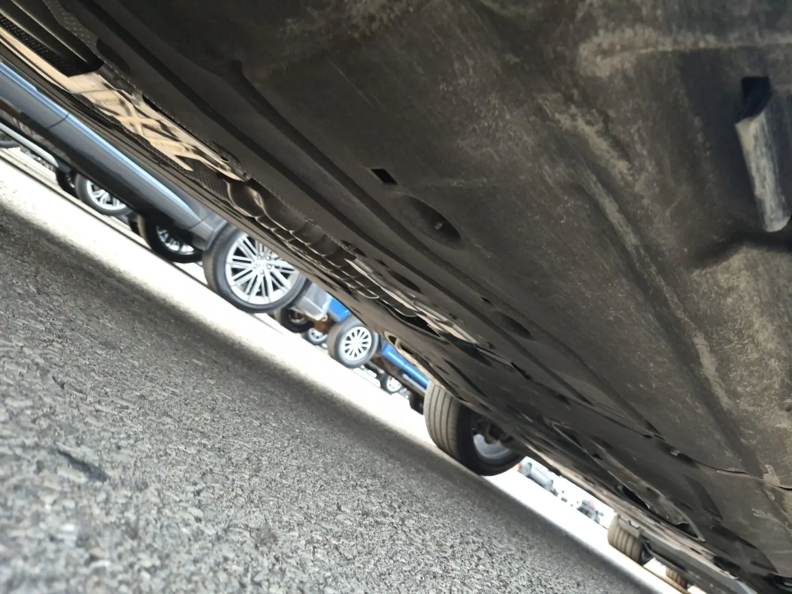 Undercarriage - Passenger Photo