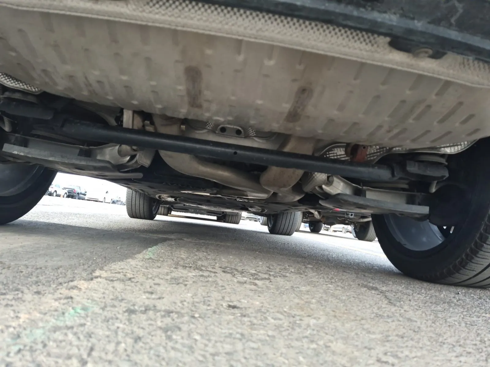 Undercarriage - Rear Photo
