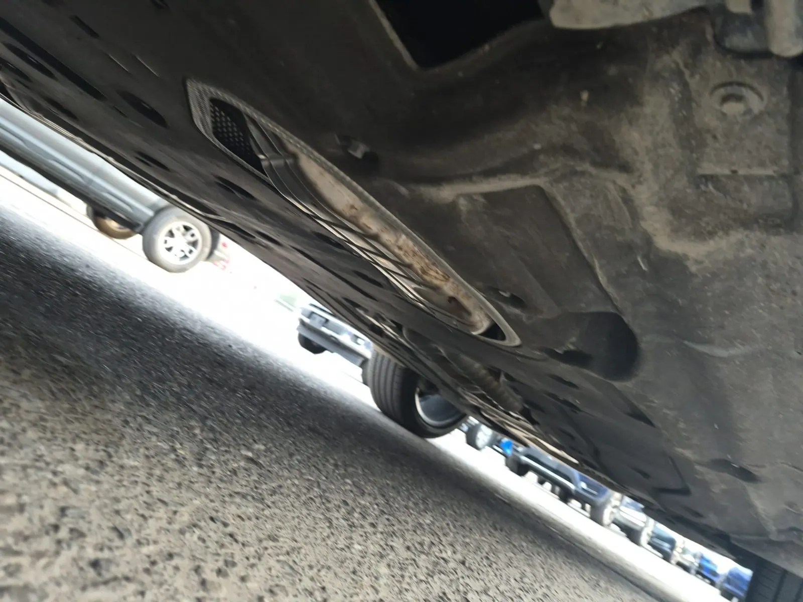 Undercarriage - Driver Photo