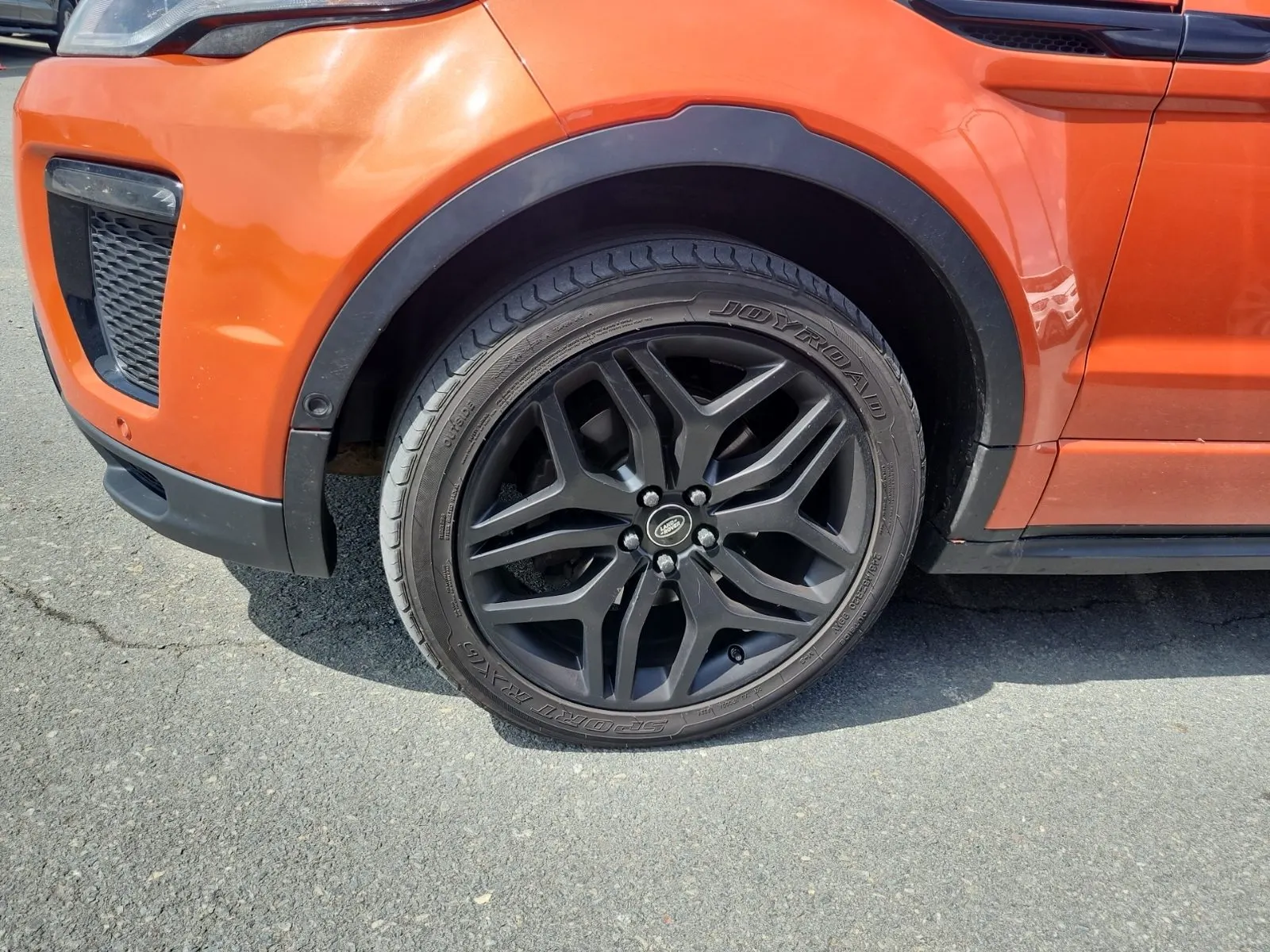 Front driver wheel/tire photo