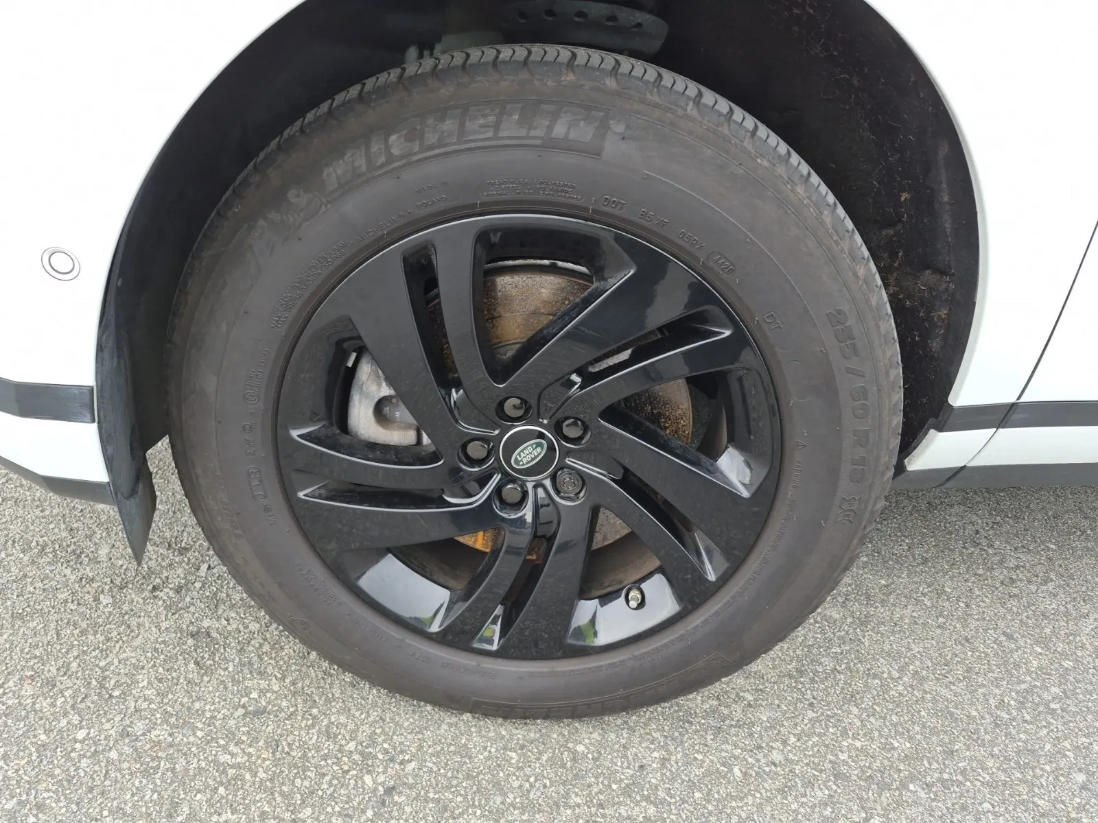 Front driver wheel/tire photo