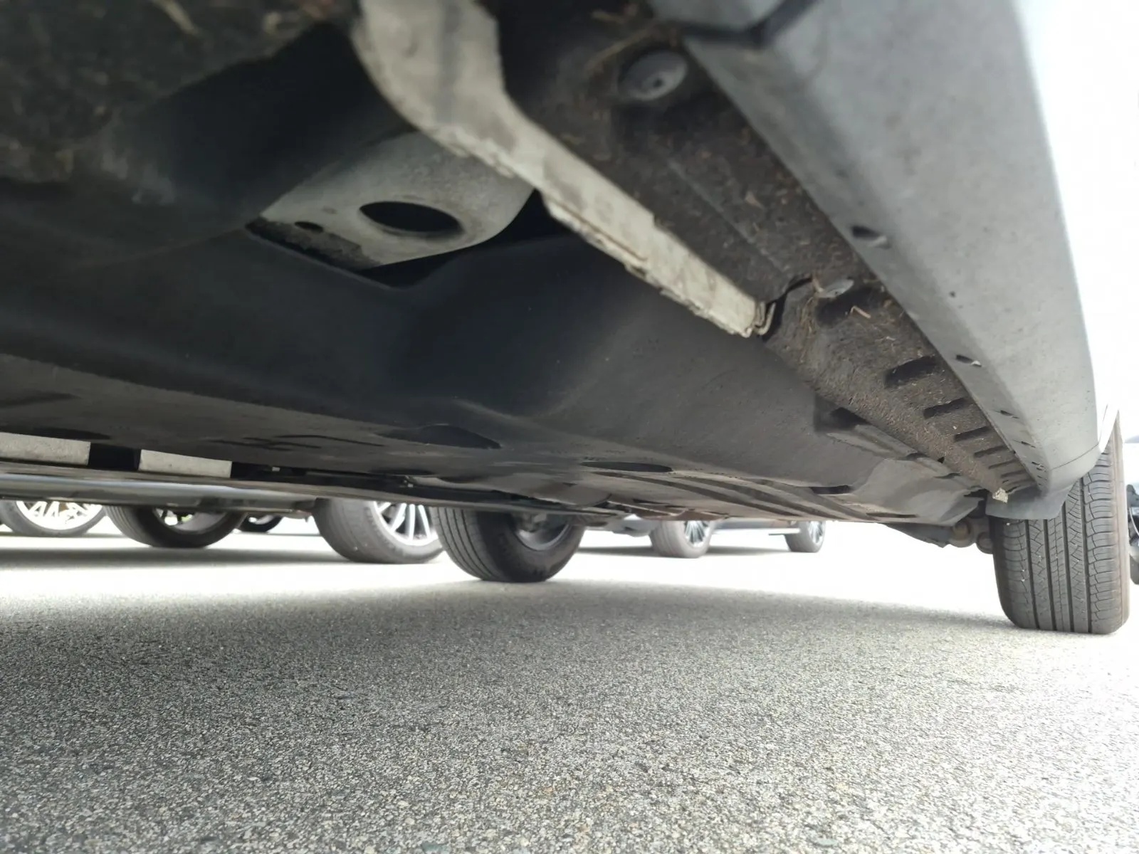 Undercarriage - Driver Photo