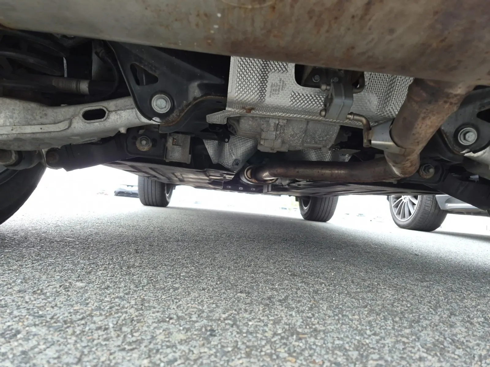 Undercarriage - Rear Photo