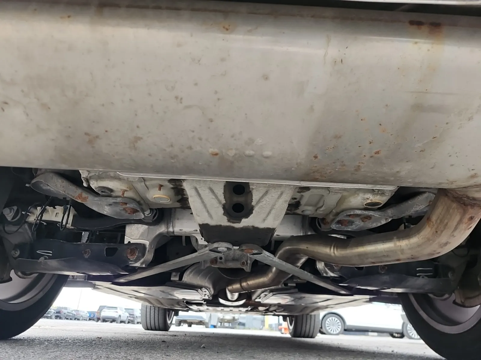 Undercarriage - Rear Photo