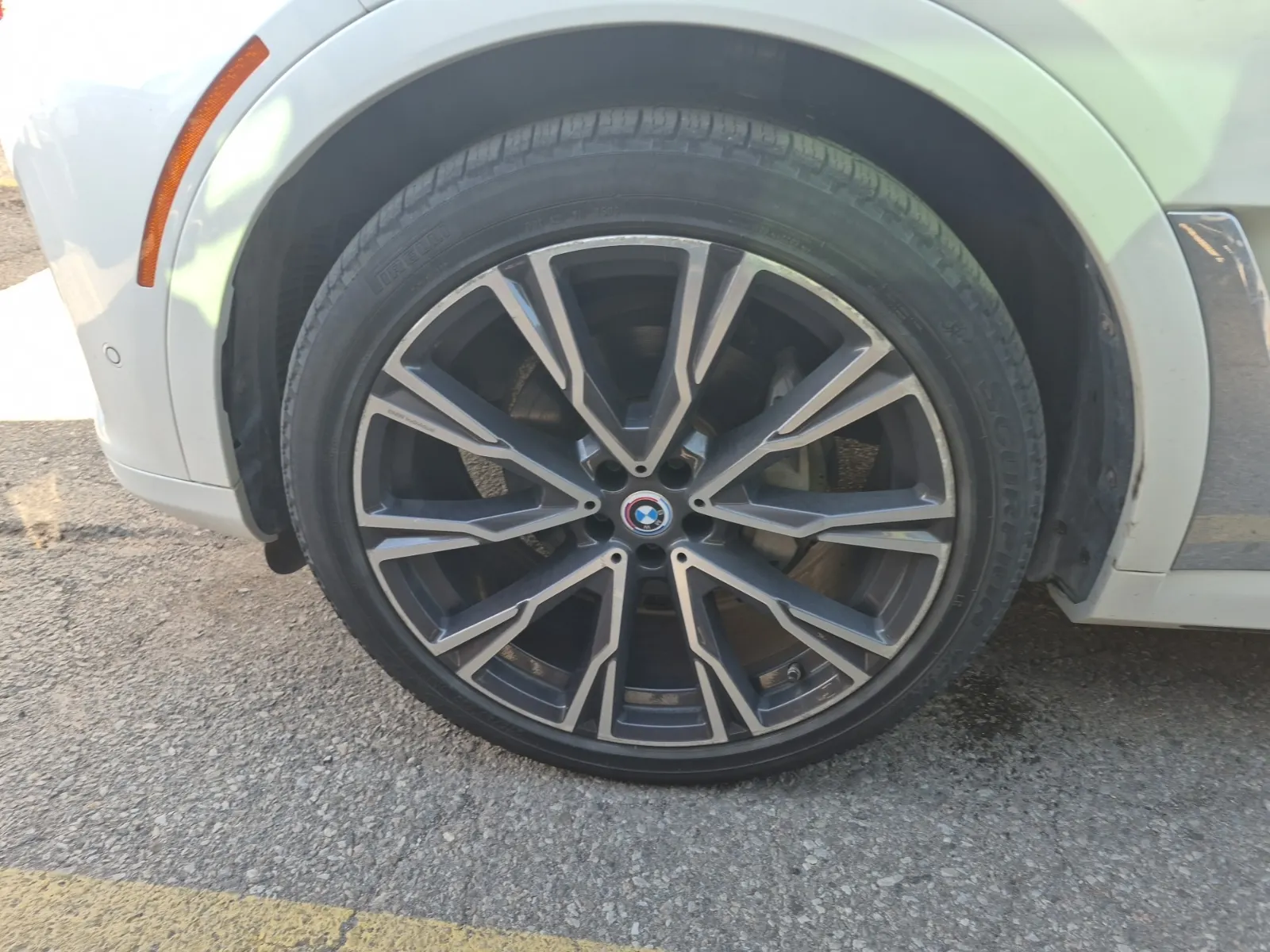 Front driver wheel/tire photo