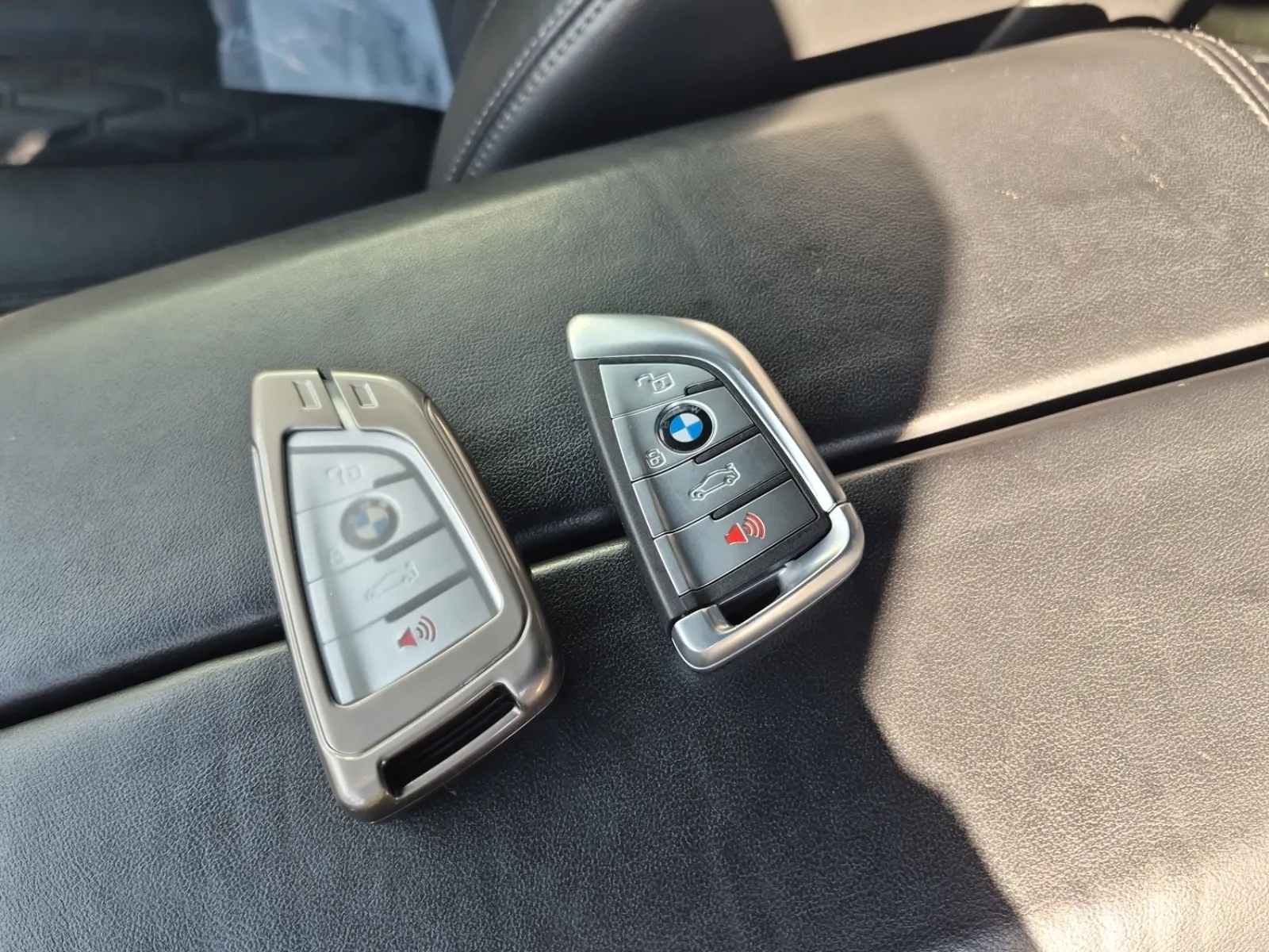 Keys/Fobs/Manual Photo