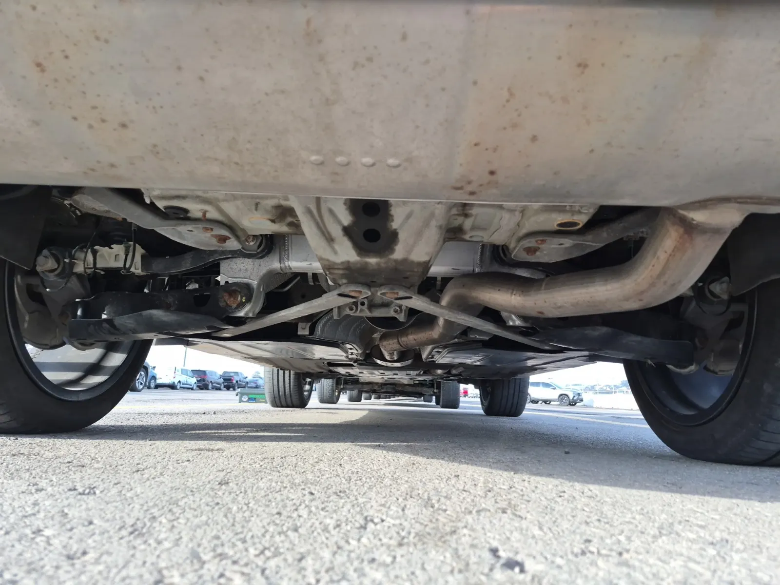 Undercarriage - Rear Photo