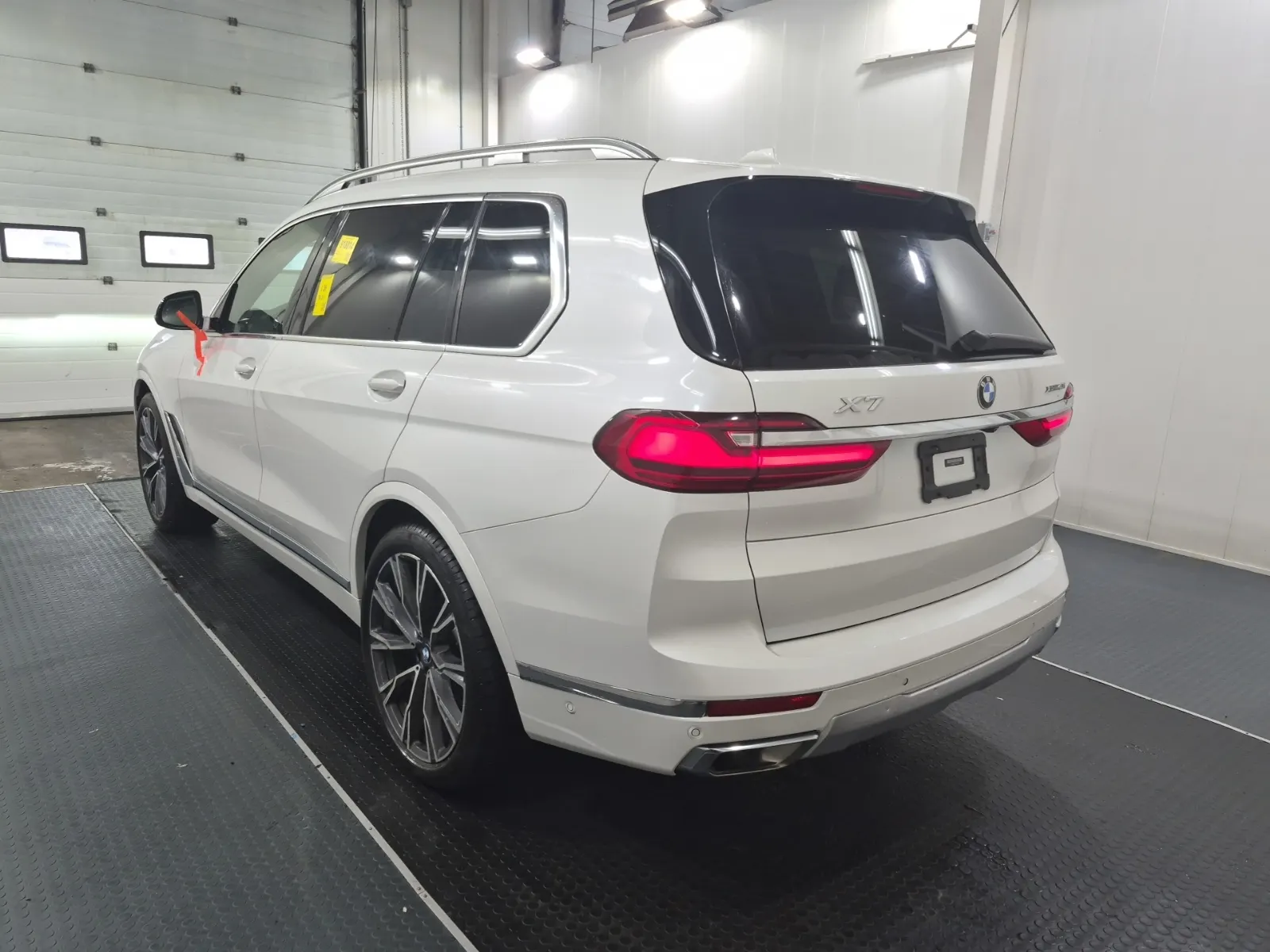 Driver Rear 3/4 Photo