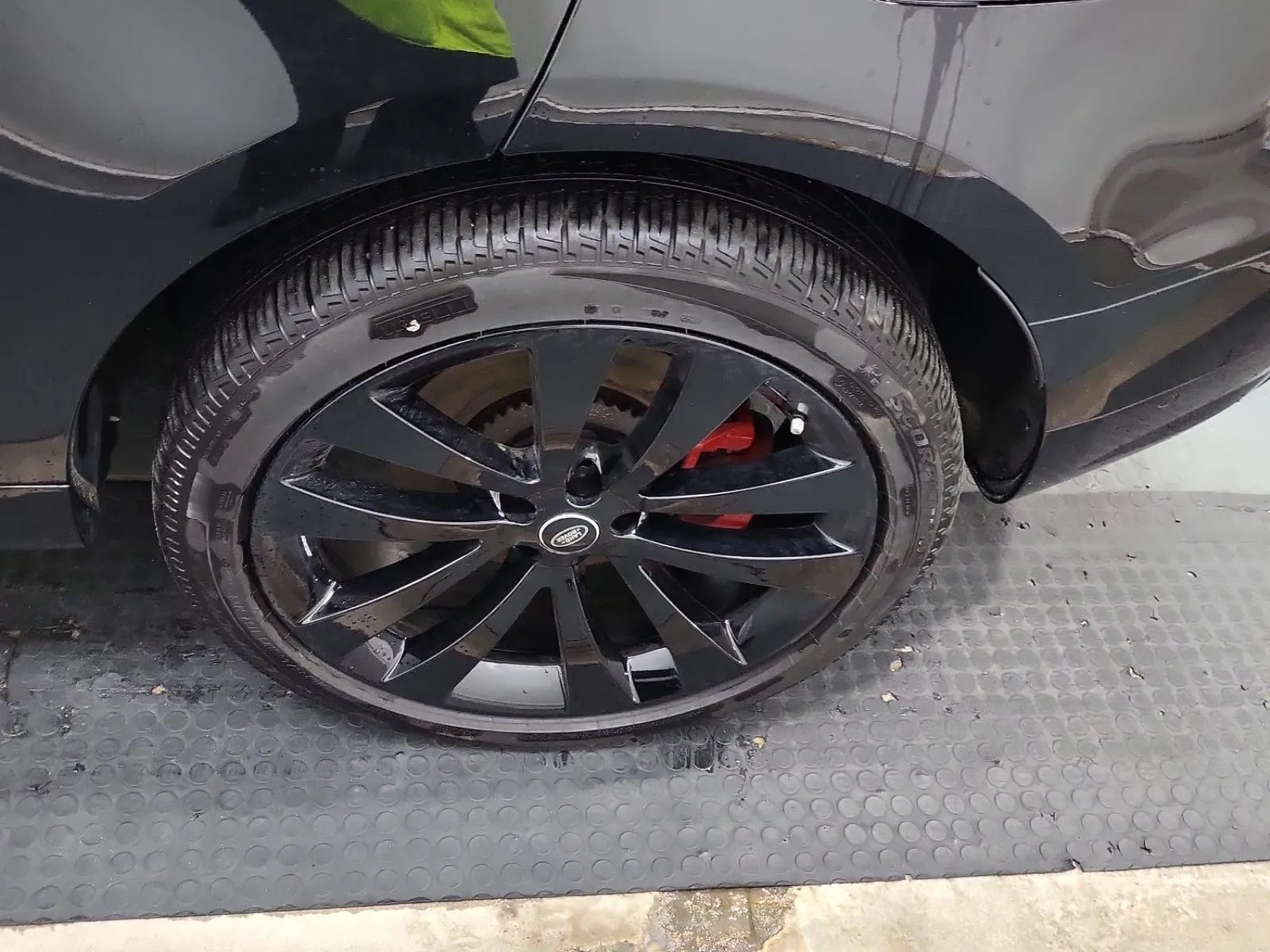 Left Rear Wheel/Tire Photo