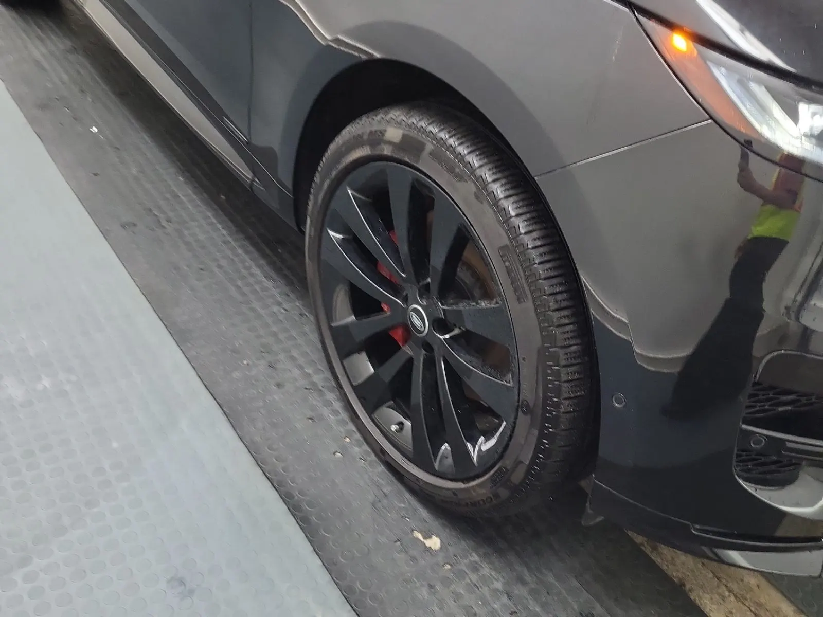 Right Front Wheel/Tire Photo