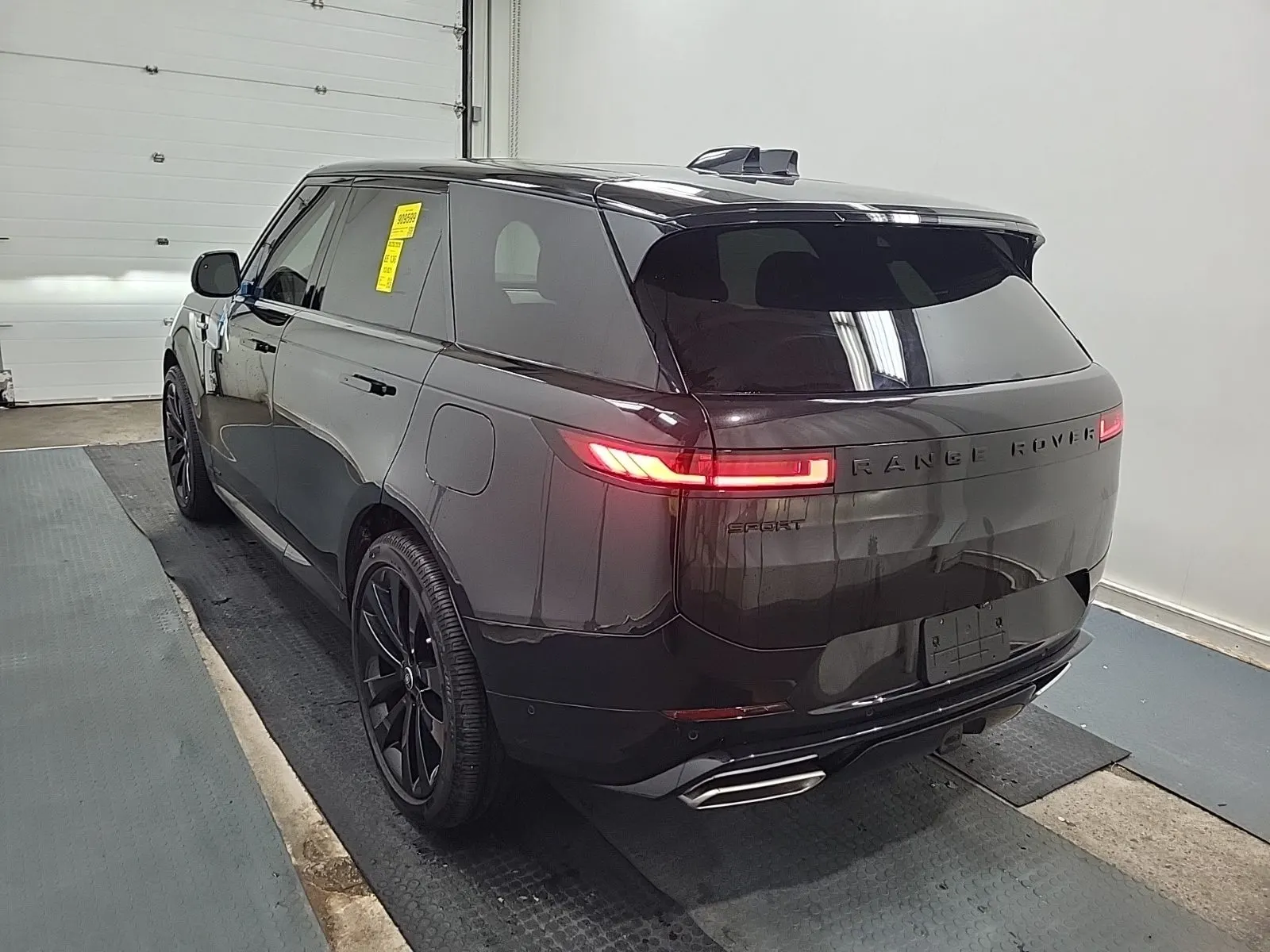 Driver Rear 3/4 Photo