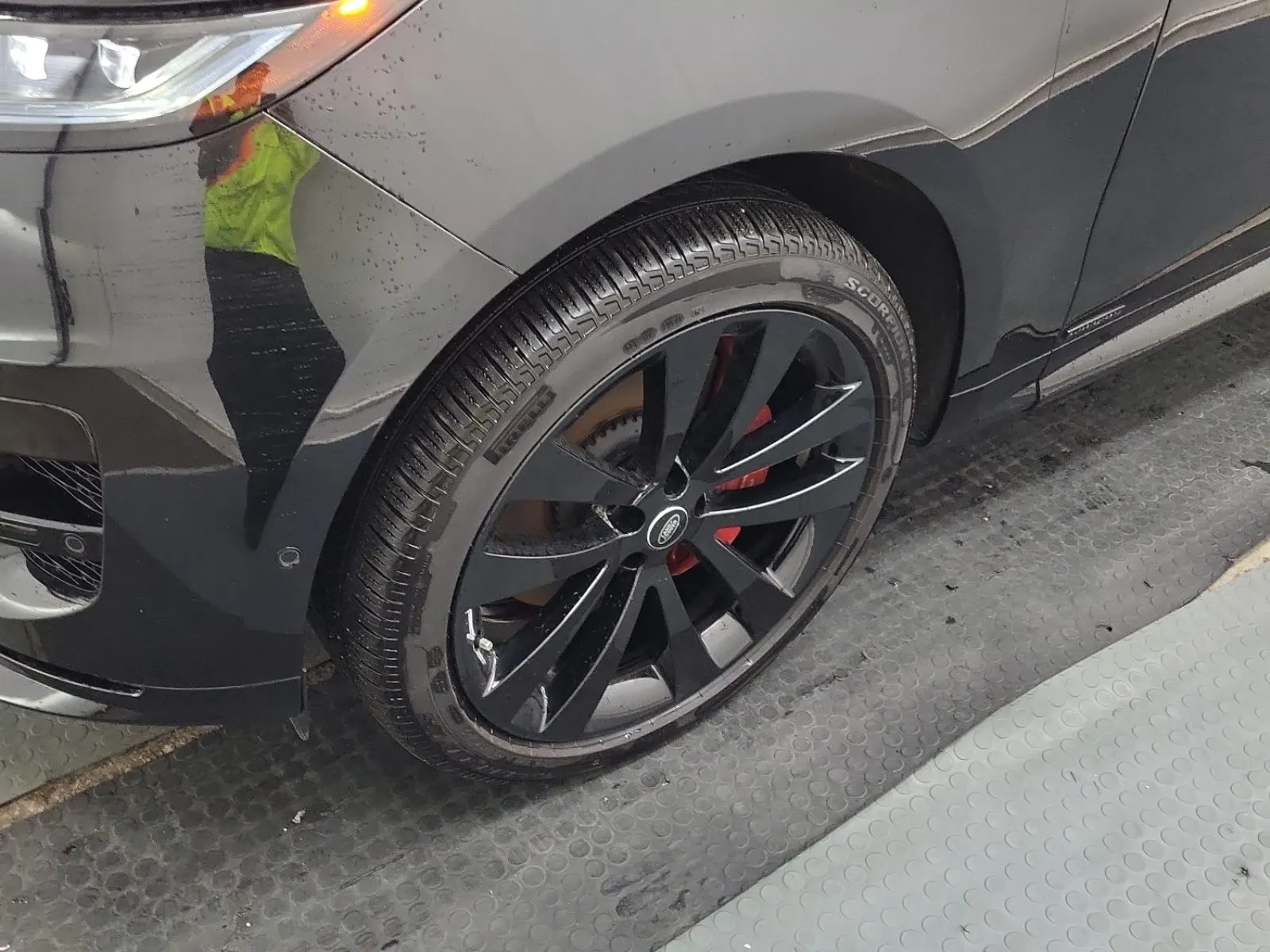 Front driver wheel/tire photo
