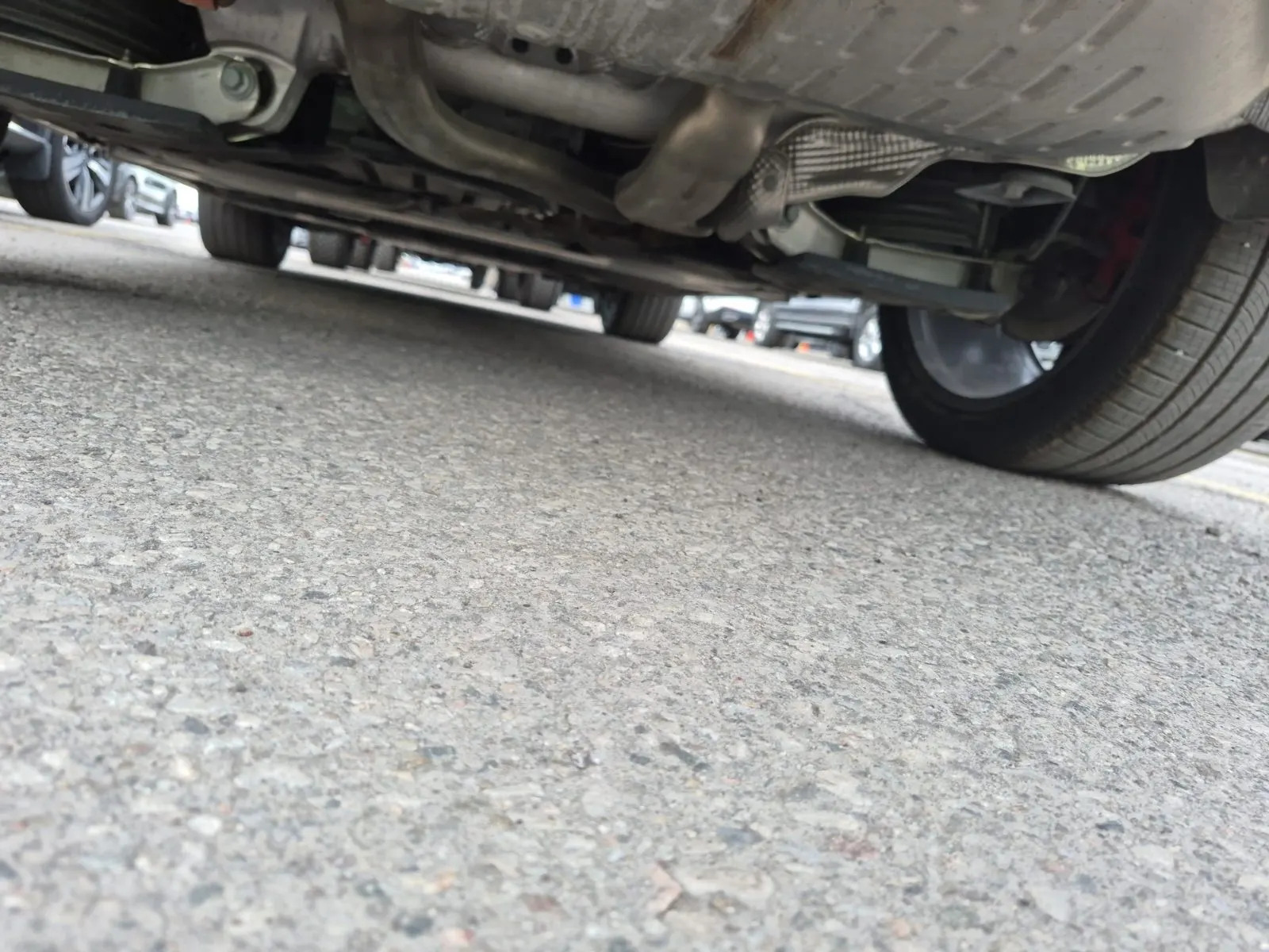 Undercarriage - Rear Photo