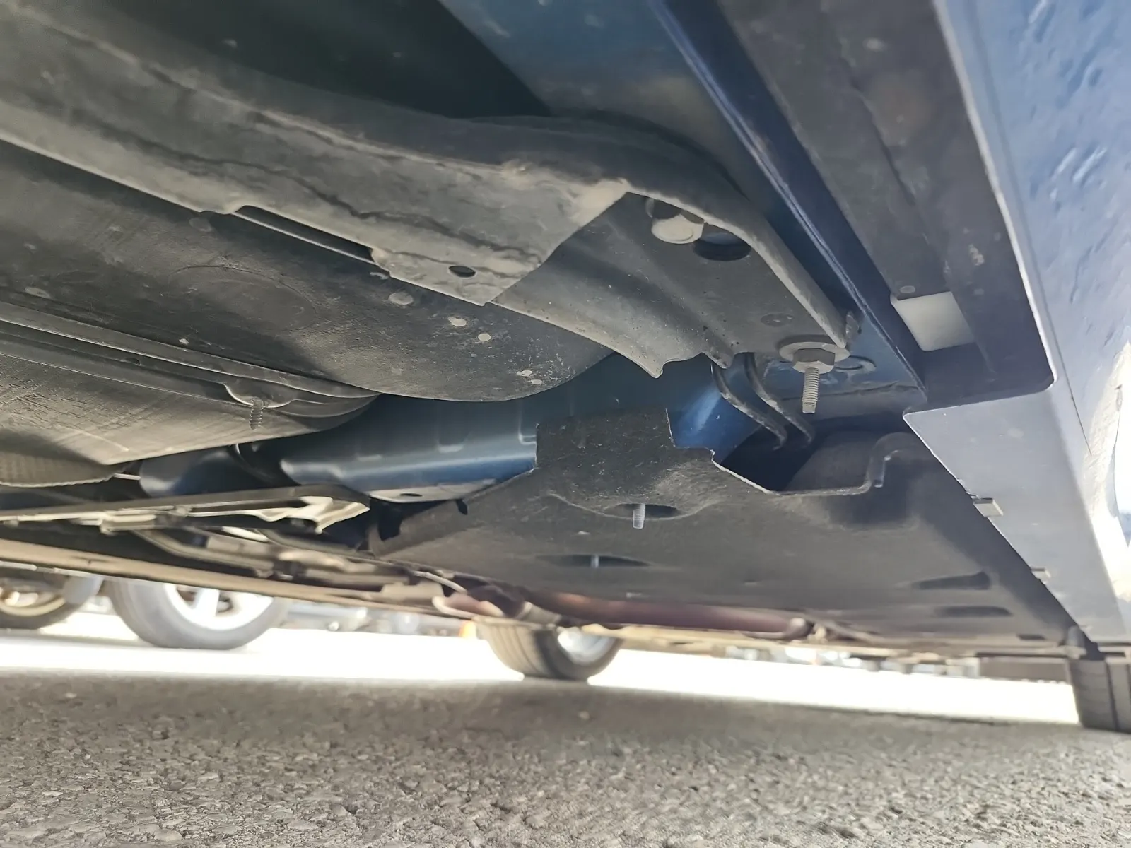Undercarriage - Passenger Photo