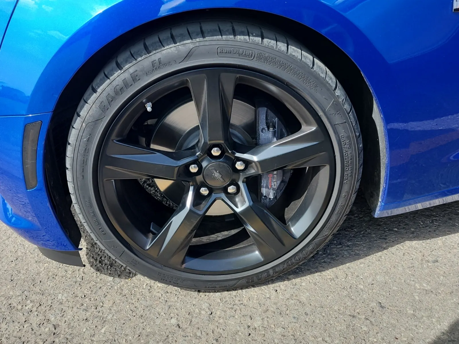 Front driver wheel/tire photo