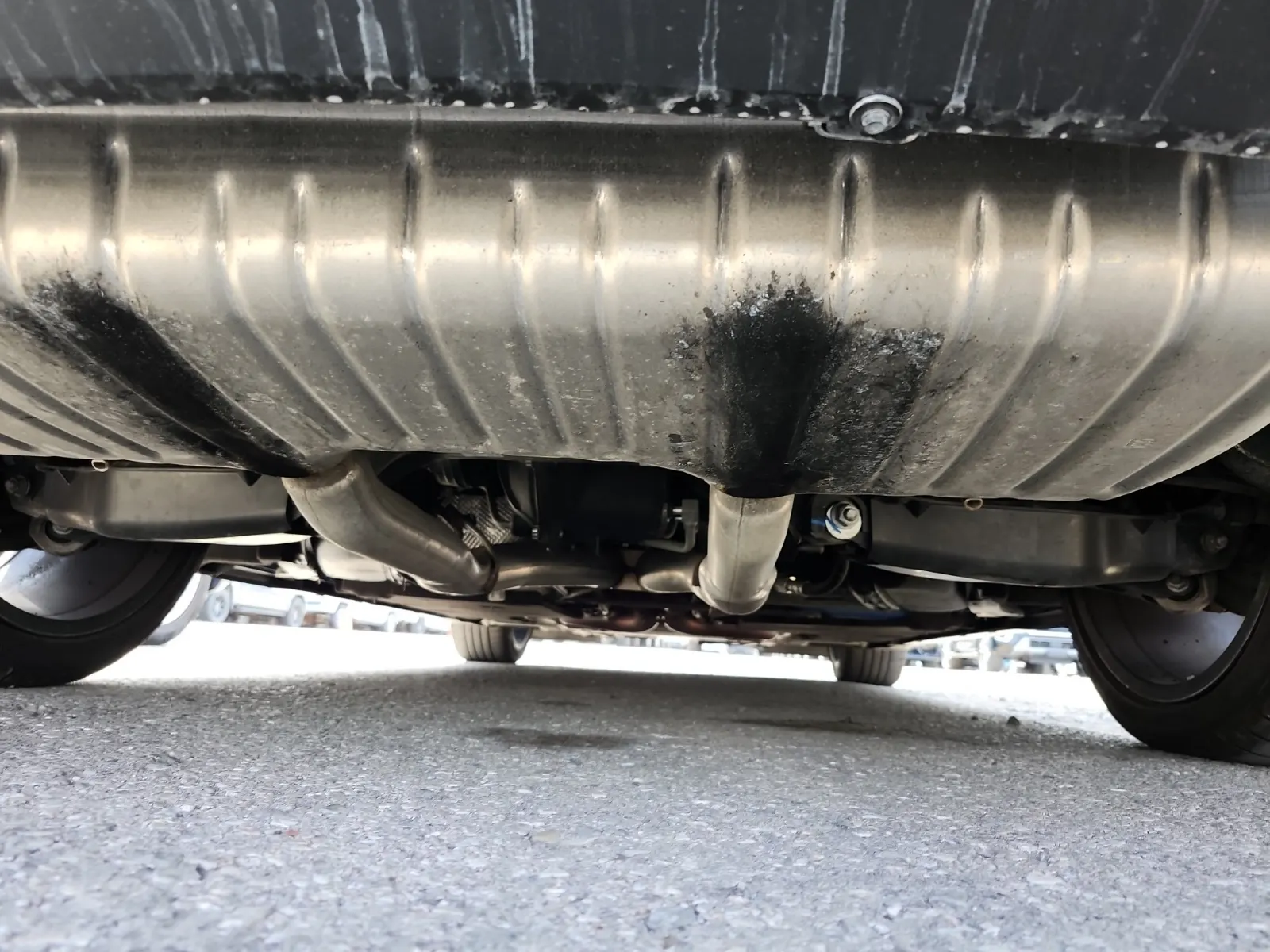 Undercarriage - Rear Photo