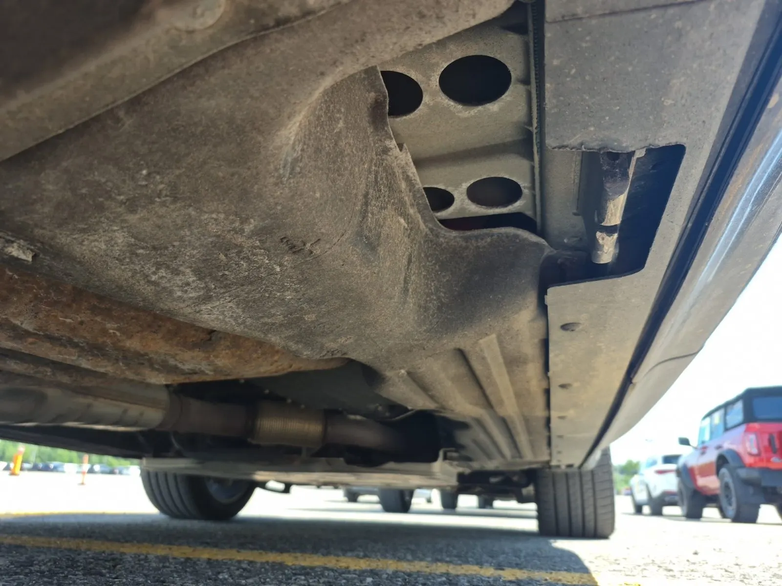 Undercarriage - Passenger Photo