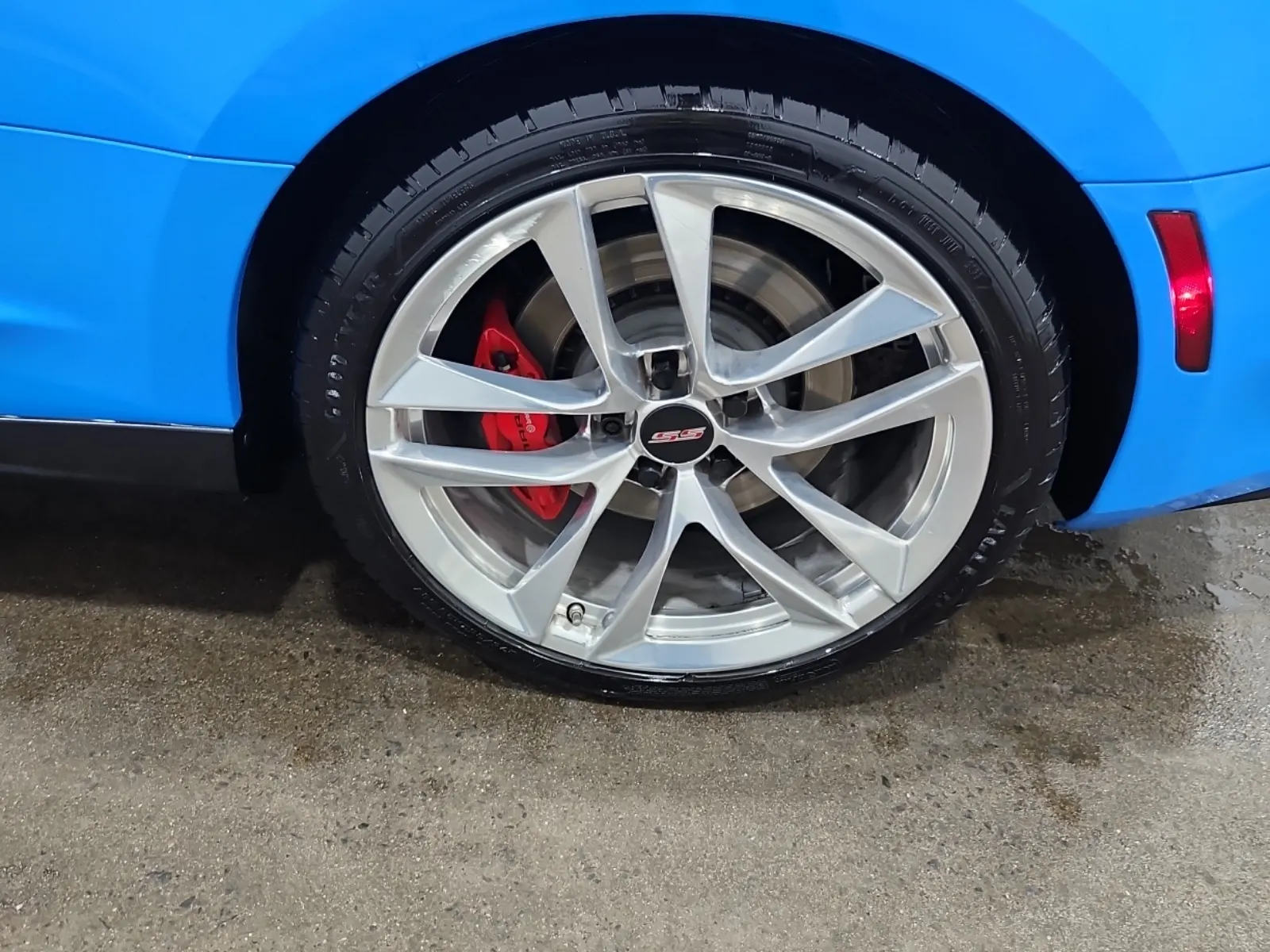 Left Rear Wheel/Tire Photo
