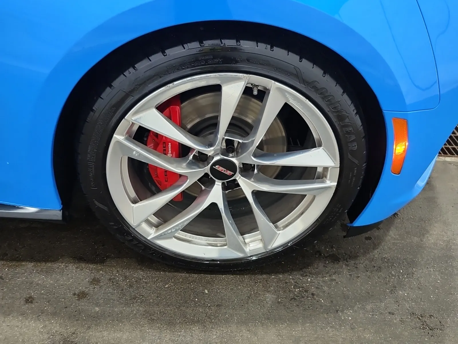 Right Front Wheel/Tire Photo