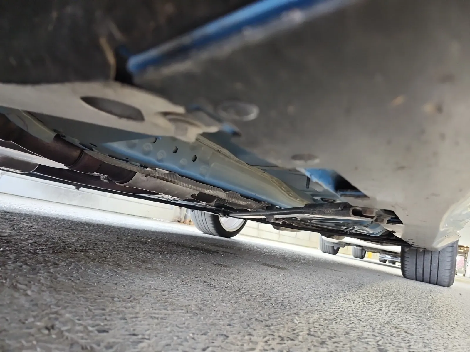 Undercarriage - Driver Photo