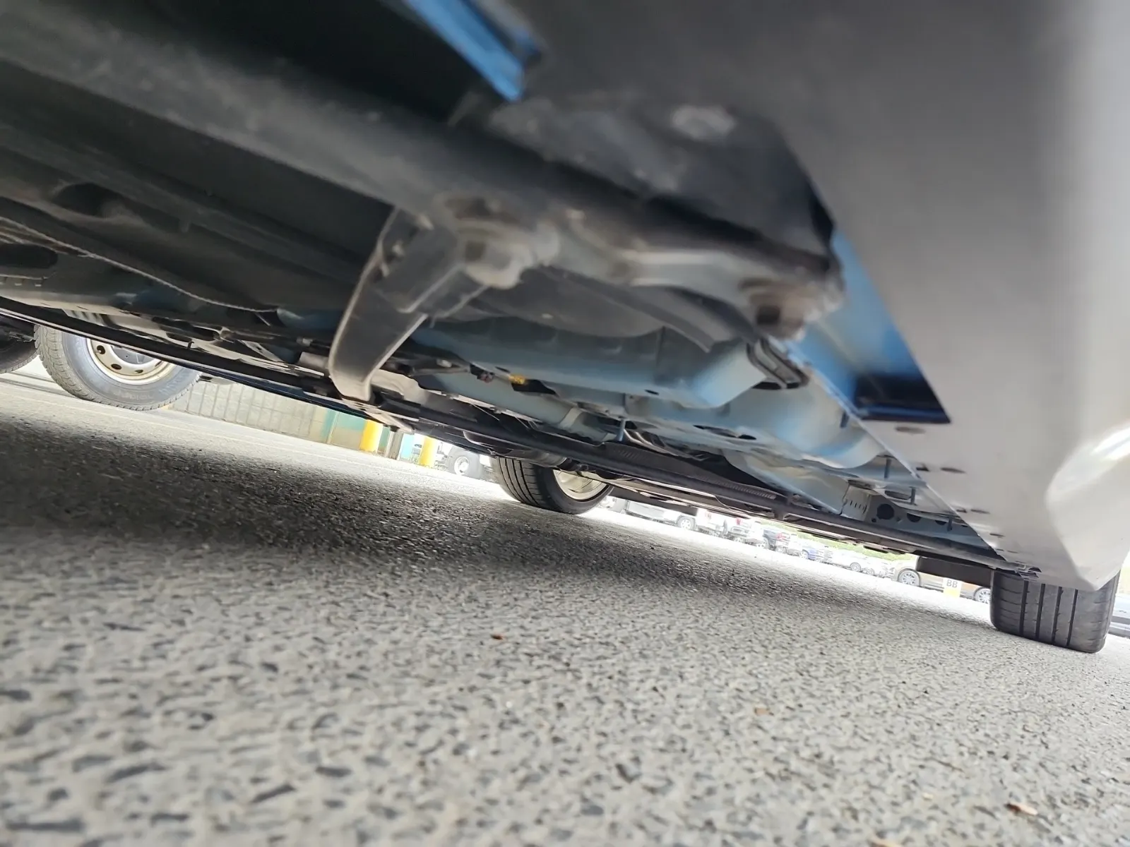 Undercarriage - Passenger Photo