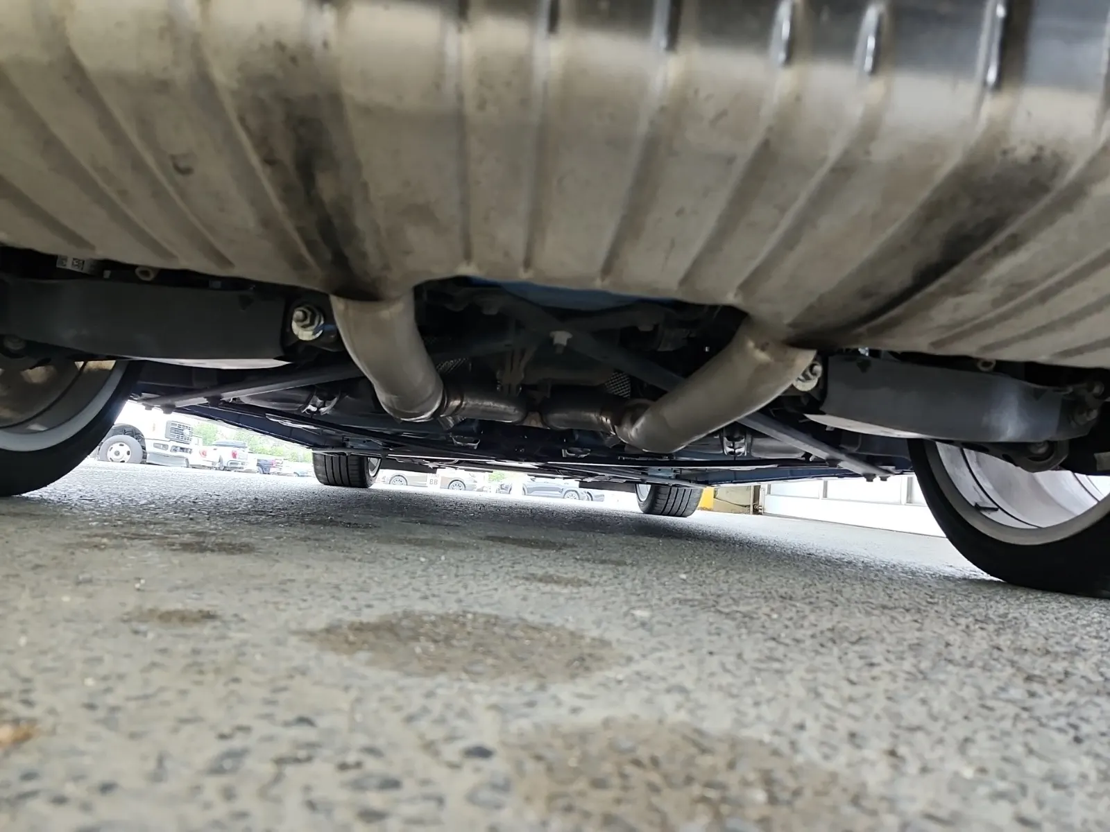Undercarriage - Rear Photo