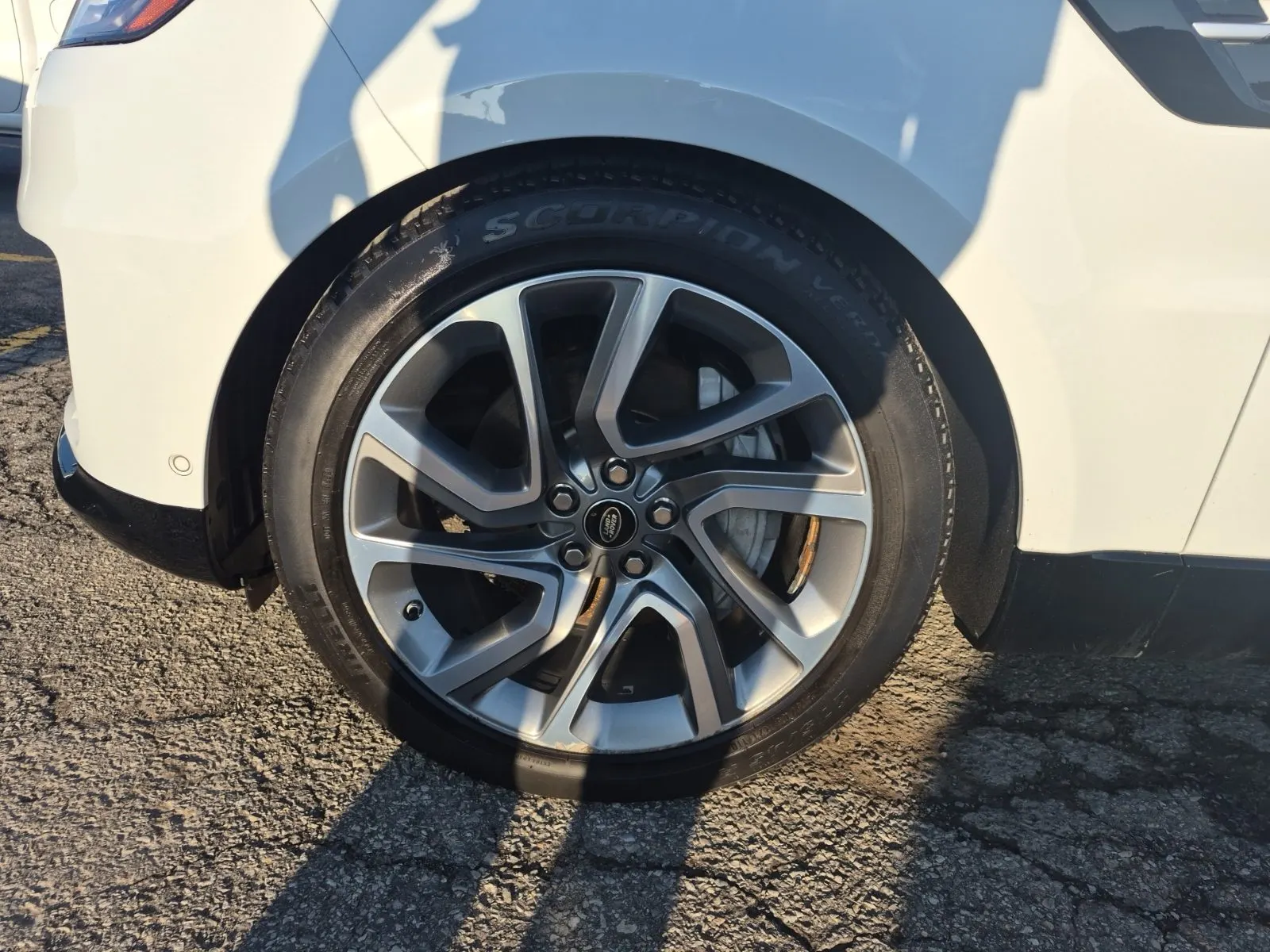 Front driver wheel/tire photo